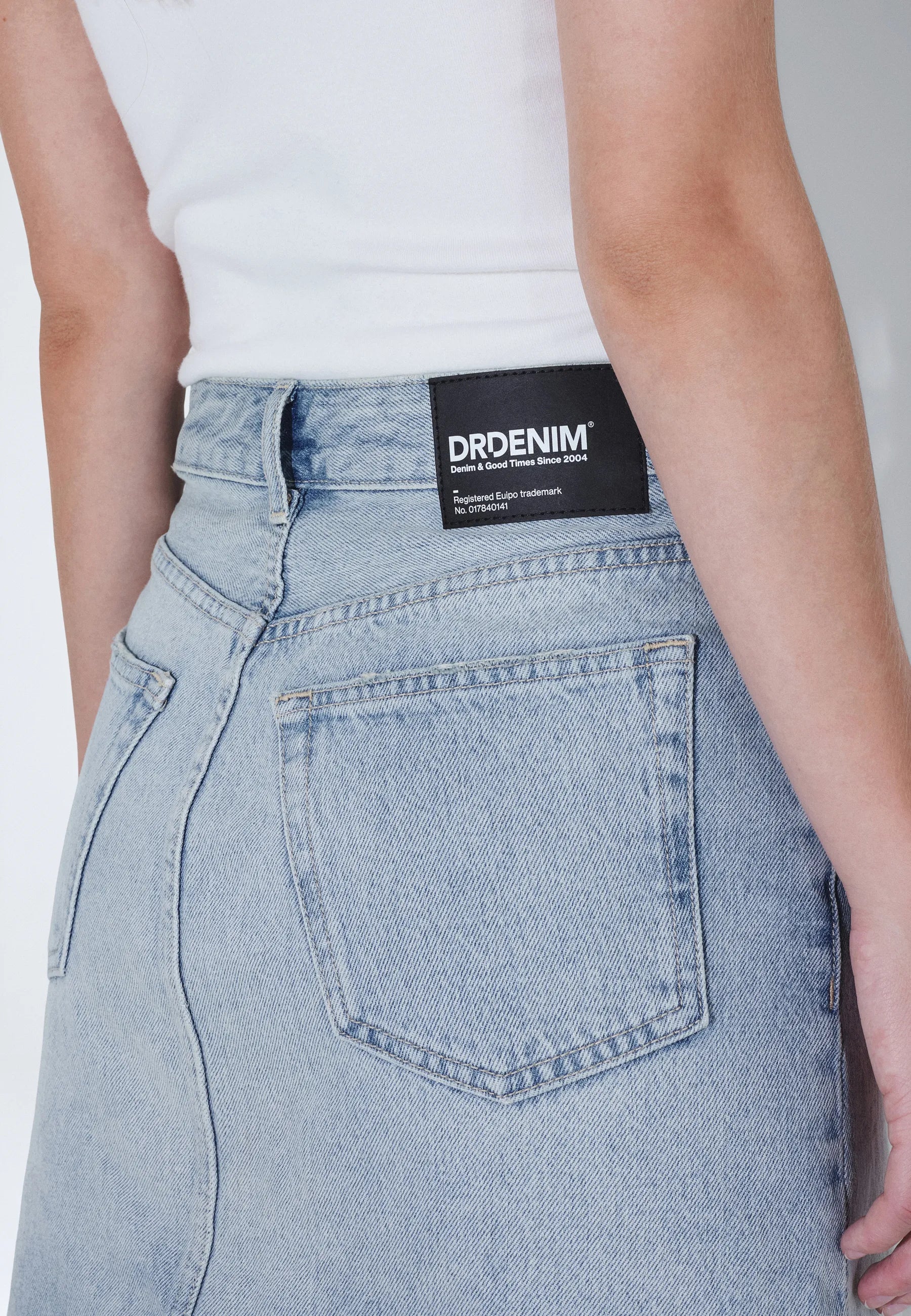 2610108M08_DrDenim_AraSkirt_DriftPaleUsed_Main_W5_2