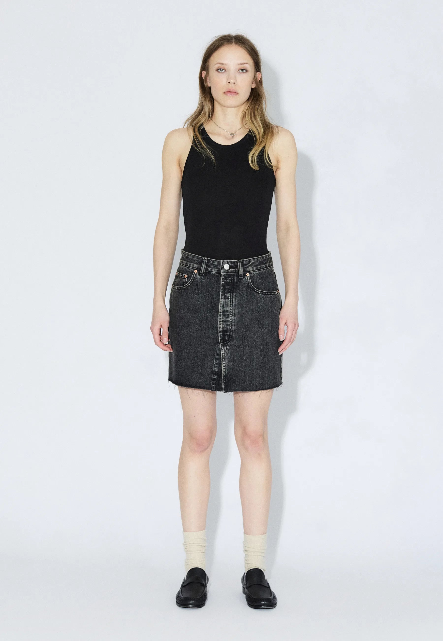 2610108V60_DrDenim_AraSkirt_AgedBlack_Main_W1_2