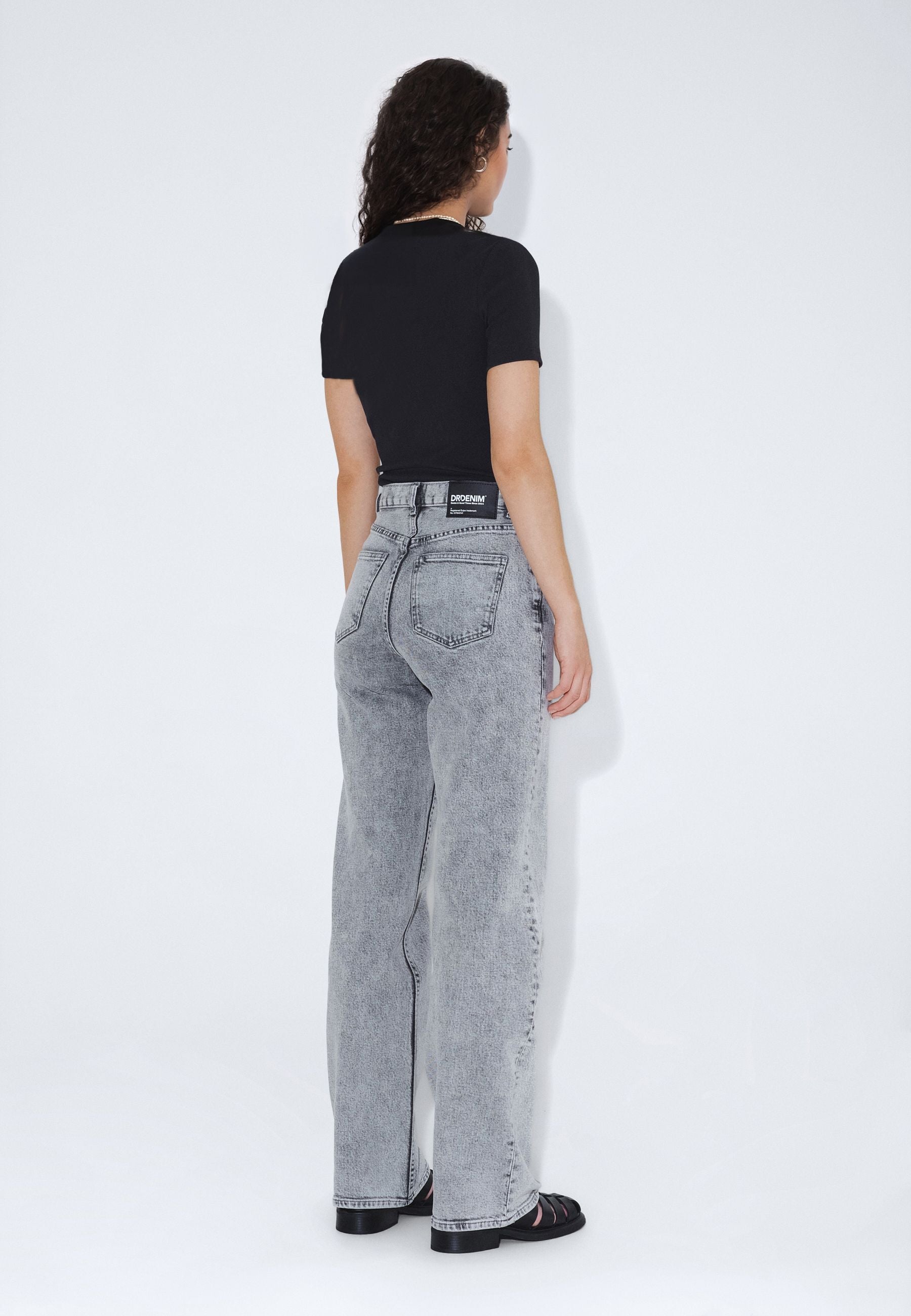 2610111L63_DrDenim_EchoHighStraight_TarAshGrey_Main_W2_1