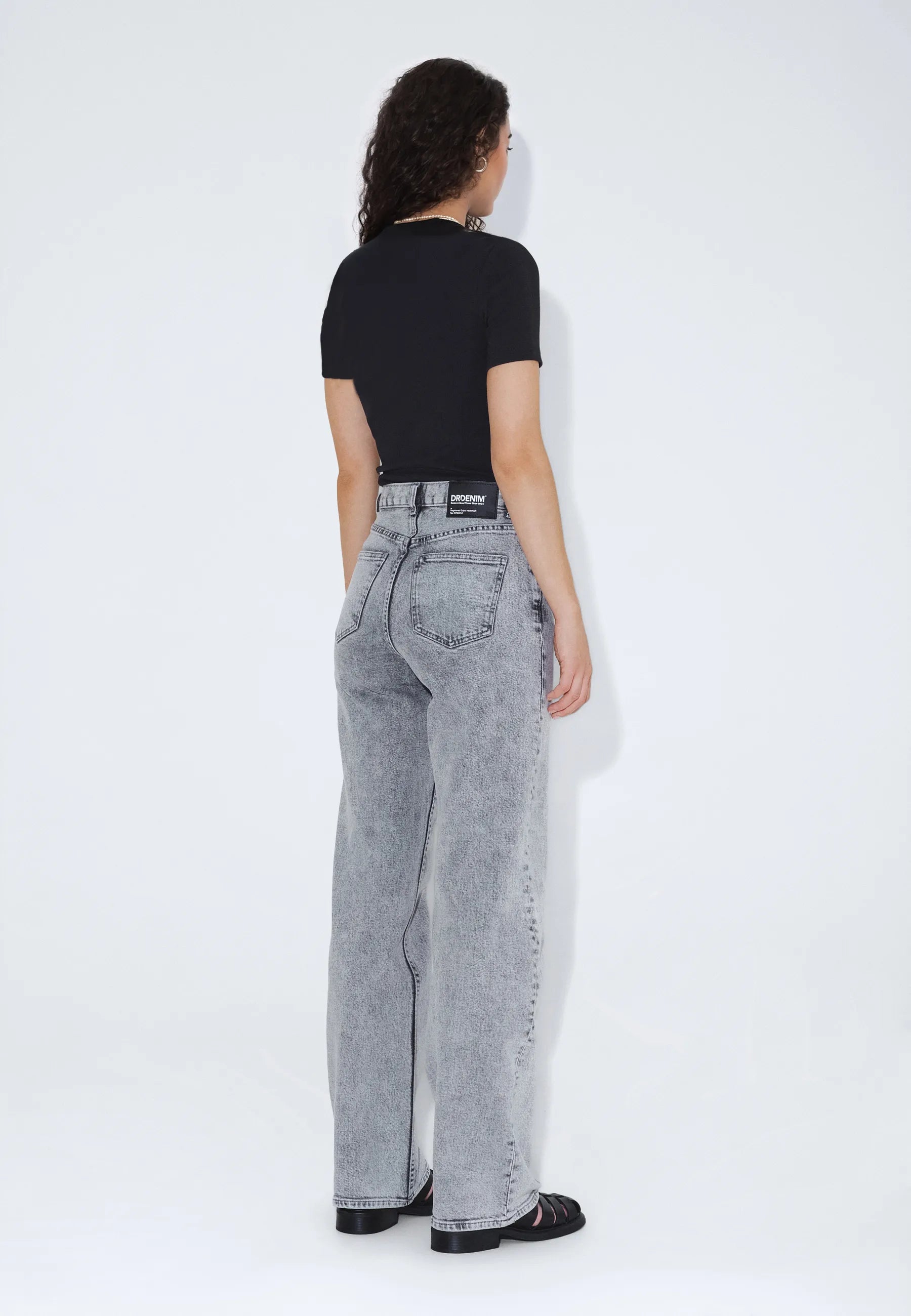 2610111L63_DrDenim_EchoHighStraight_TarAshGrey_Main_W2_1