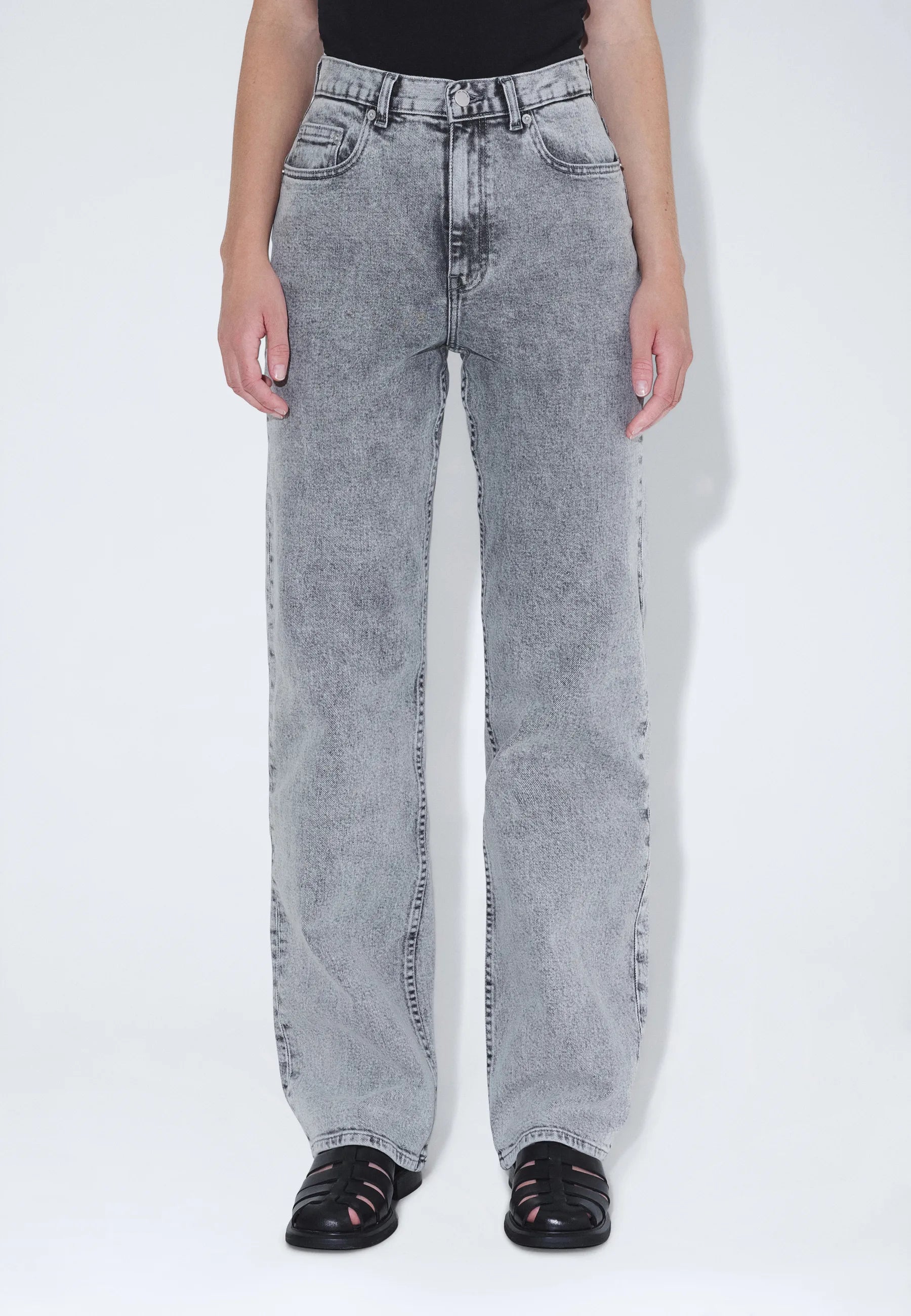 2610111L63_DrDenim_EchohighStraight_TarAshGrey_Main_W3_1
