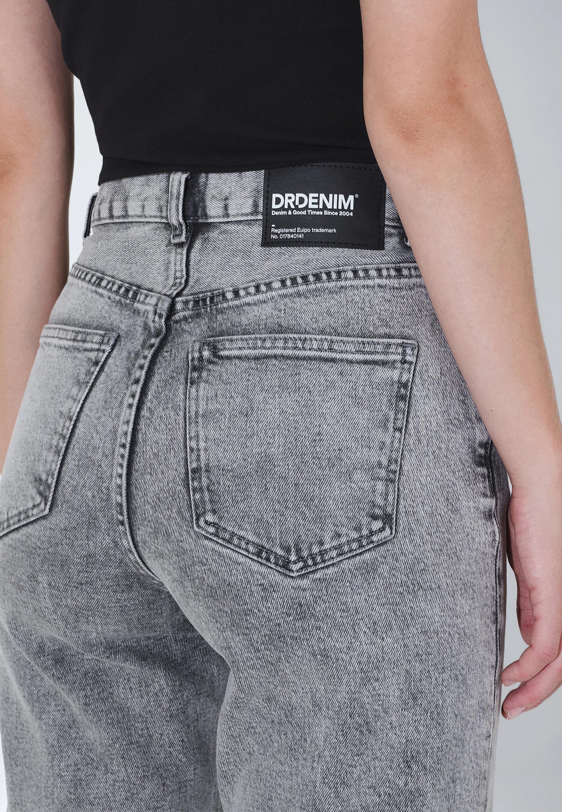 2610111L63_DrDenim_EchohighStraight_TarAshGrey_Main_W5_2