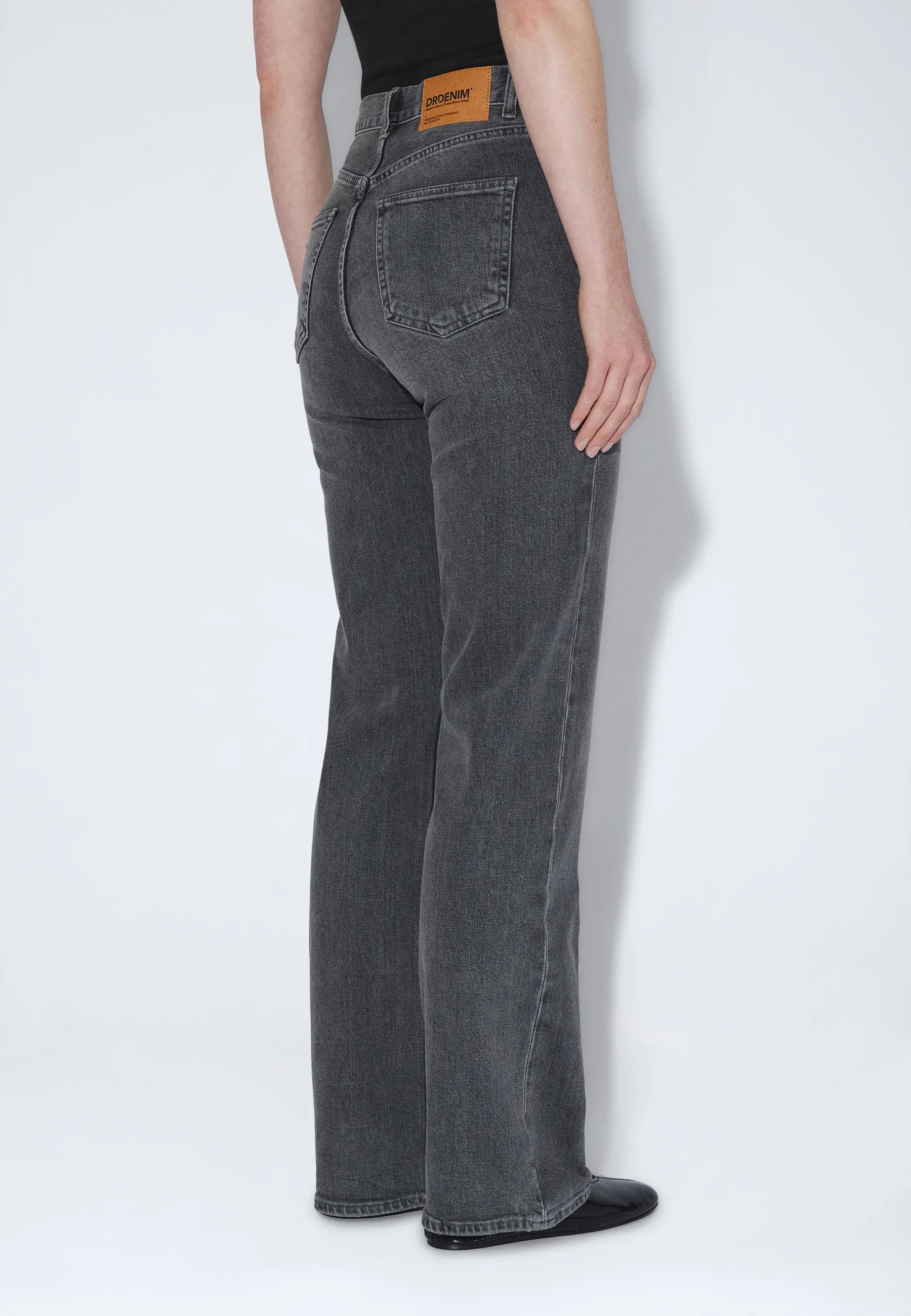 2610111L66_DrDenim_EchoHighStraight_TarMidGreyUsed_main_W4_1