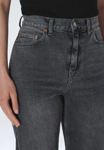 2610111L66_DrDenim_EchoHighStraight_TarMidGreyUsed_main_W5_1