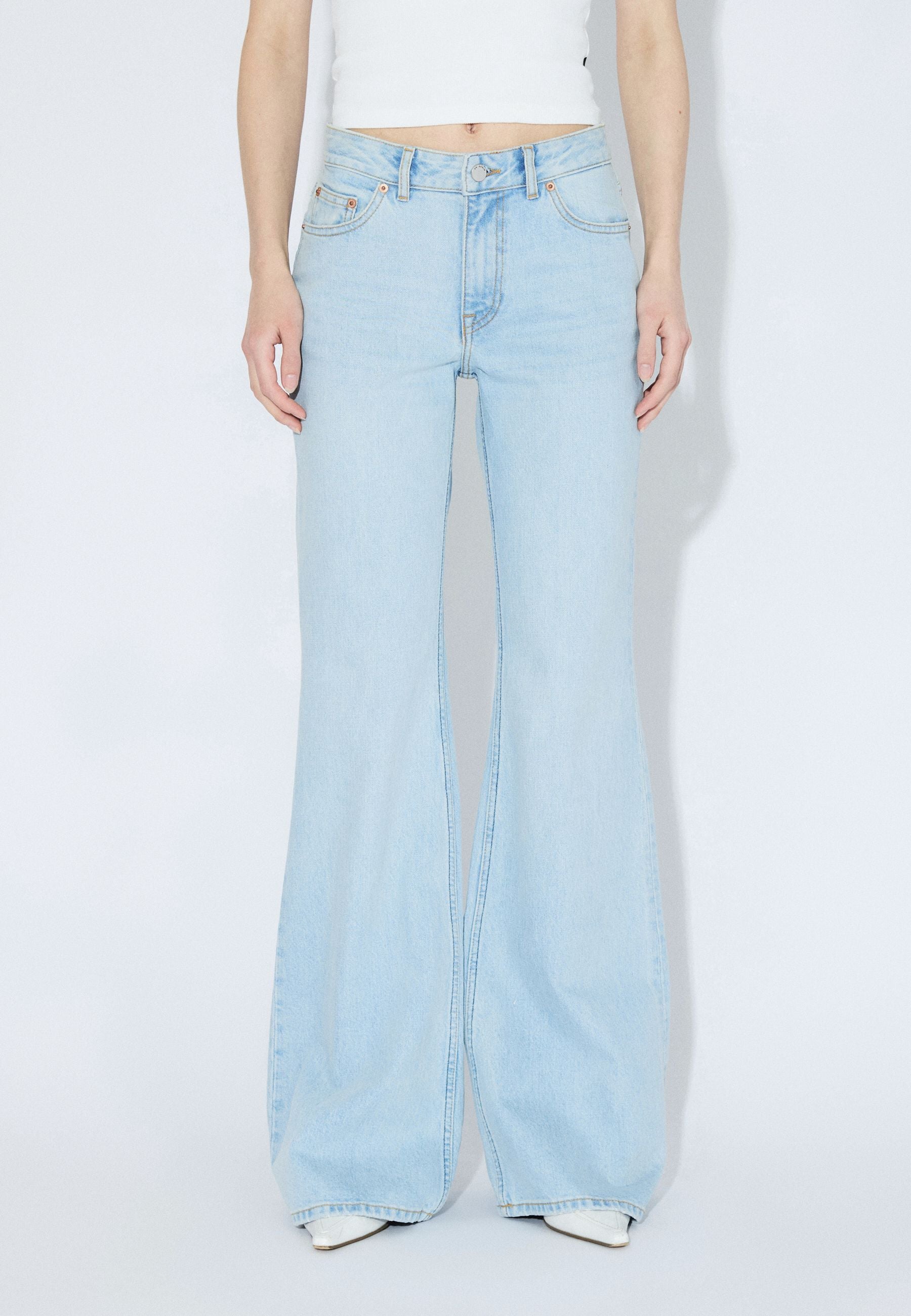 2610112L39_DrDenim_ElbaMidBootcut_BayLightUsed_Main_W3_1