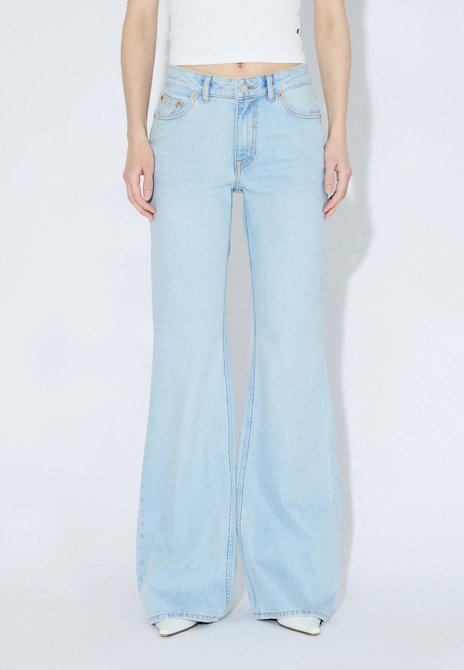 2610112L39_DrDenim_ElbaMidBootcut_BayLightUsed_Main_W3_1