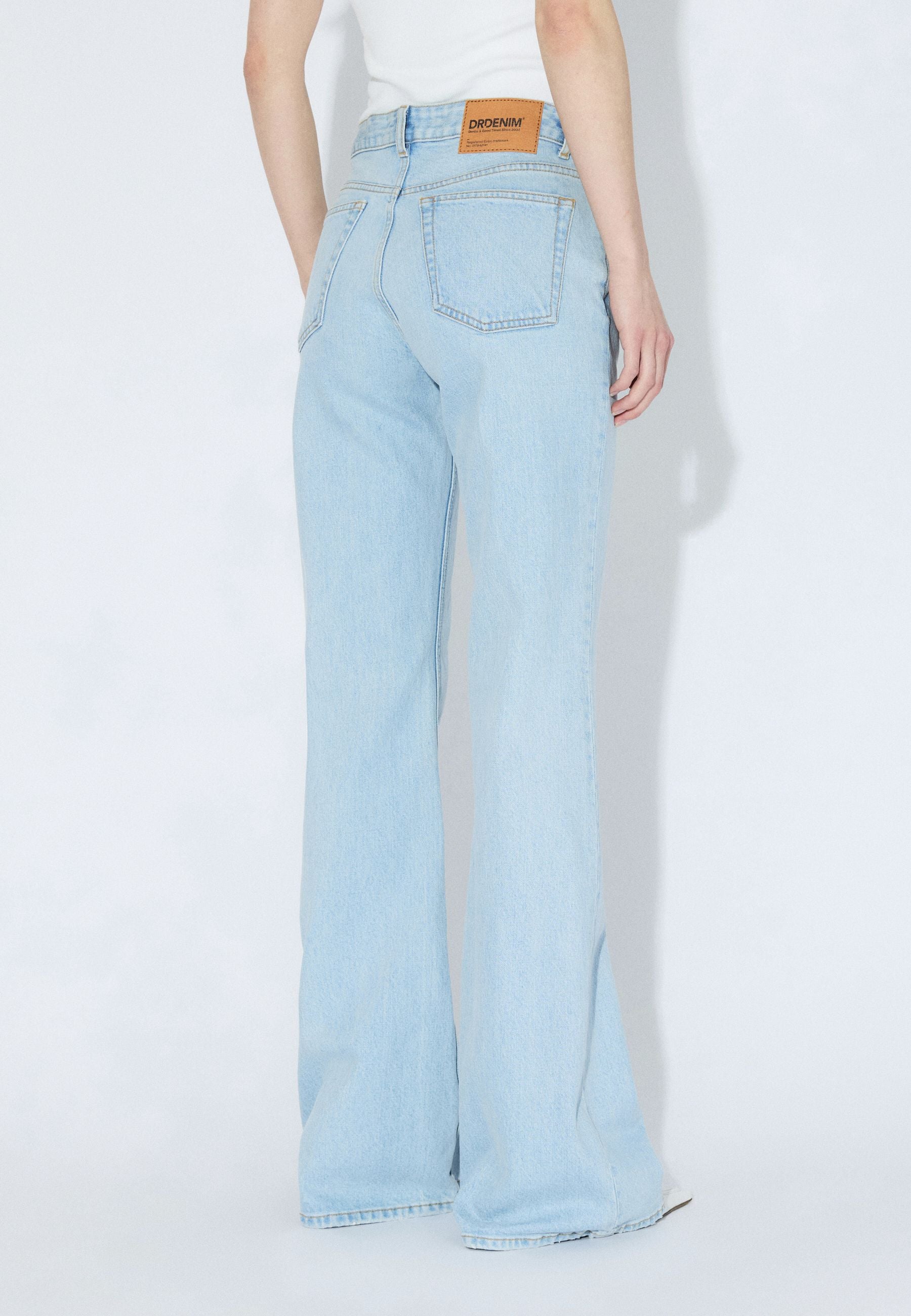 2610112L39_DrDenim_ElbaMidBootcut_BayLightUsed_Main_W4_1