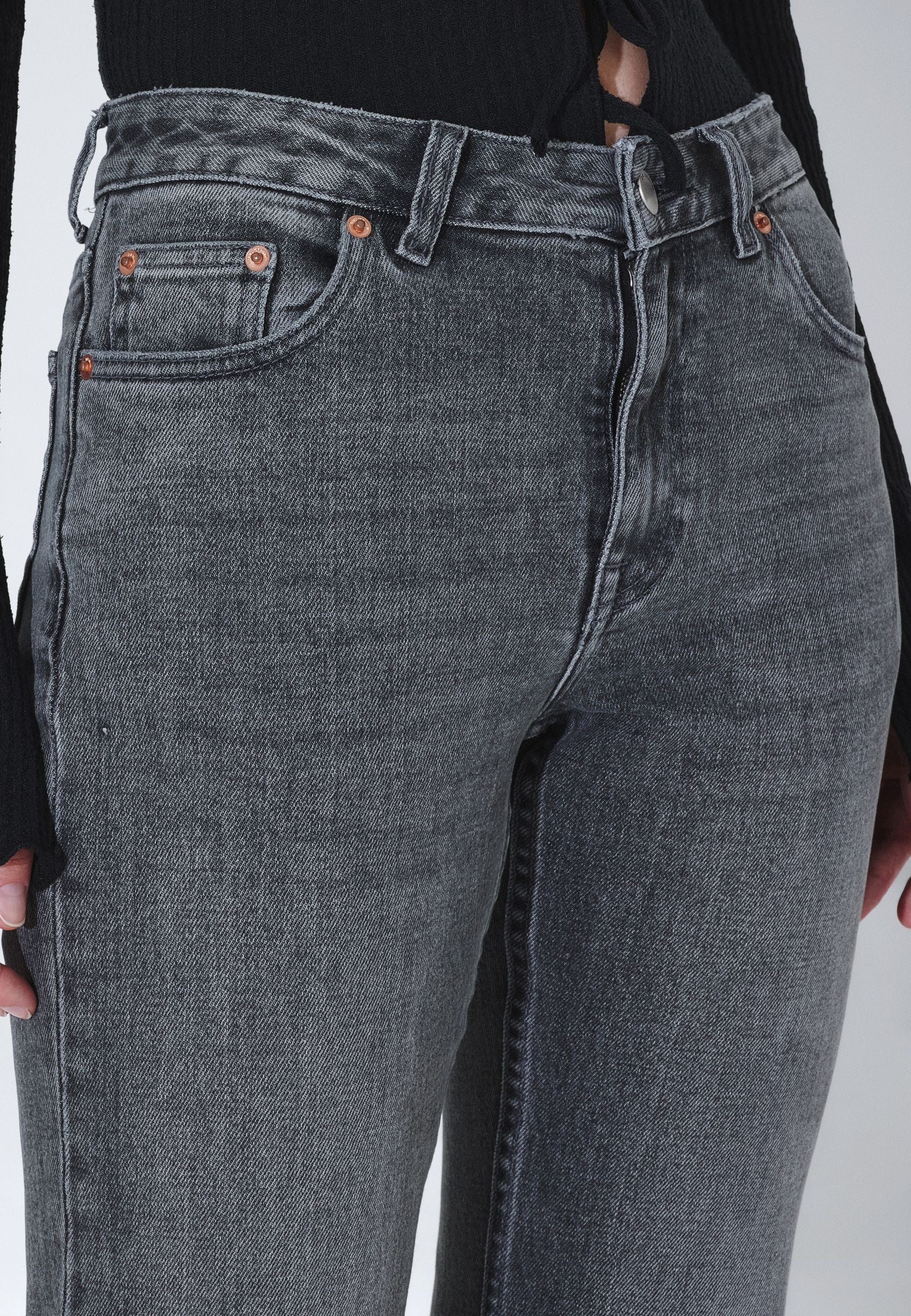 2610112L66_DrDenim_ElbaMidBootcut_TarMidGreyUsed_Main_W5_1