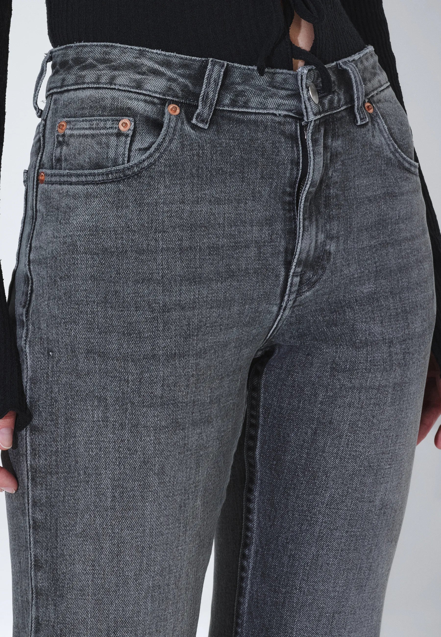 2610112L66_DrDenim_ElbaMidBootcut_TarMidGreyUsed_Main_W5_1
