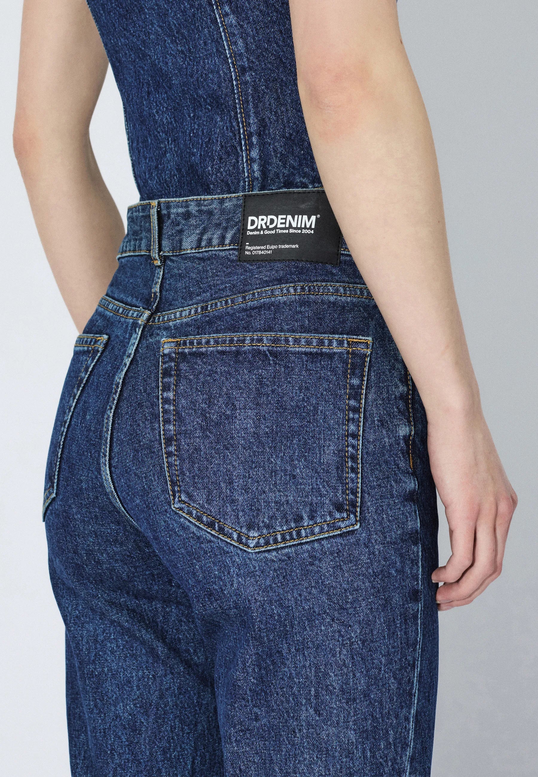2610112L71_DrDenim_ElbaMidBootcut_BayDarkRetroVintage_Main_W6_1