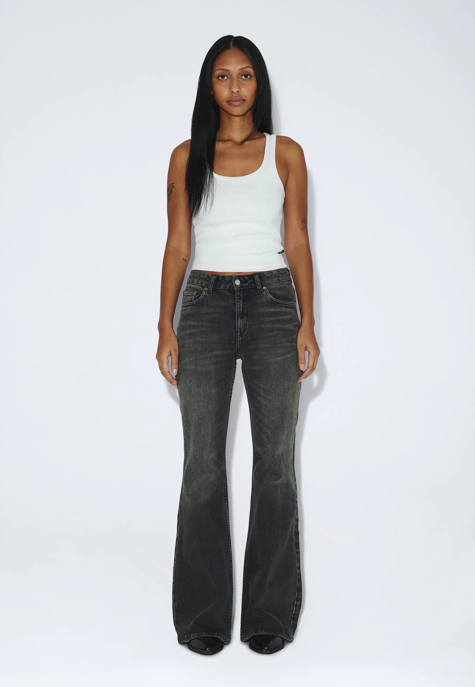 2610112L76_DrDenim_ElbaMidBootcut_TarAgedBlackUsed_main_W1_1