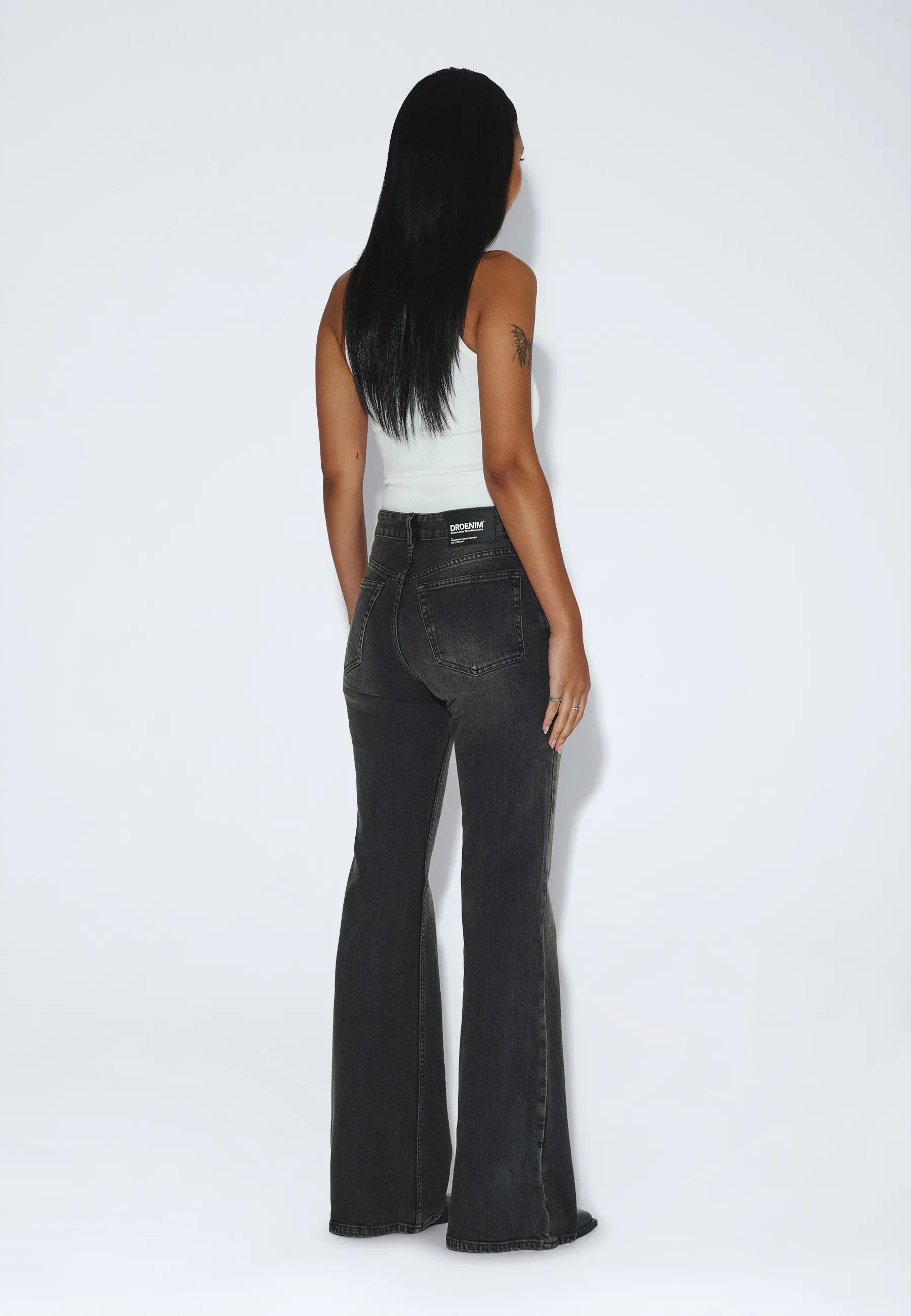 2610112L76_DrDenim_ElbaMidBootcut_TarAgedBlackUsed_main_W2_1