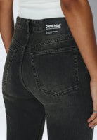 2610112L76_DrDenim_ElbaMidBootcut_TarAgedBlackUsed_main_W5_2