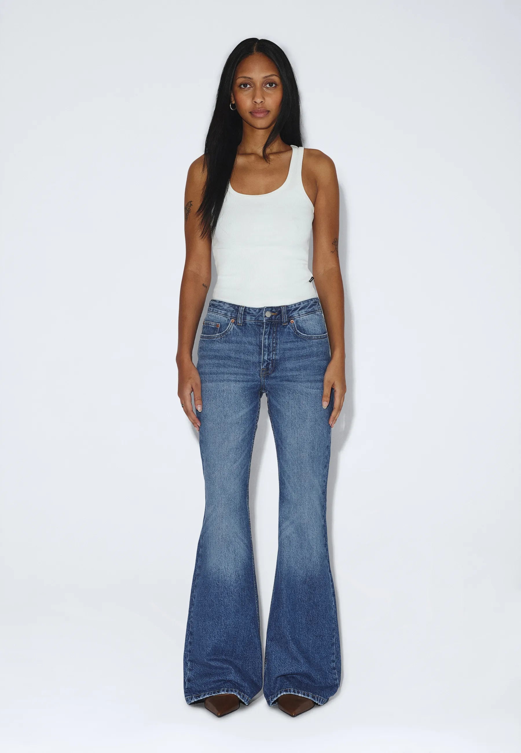 2610112L79_DrDenim_ElbaMidBootcut_BayMidFadeWorn_main_W1_1
