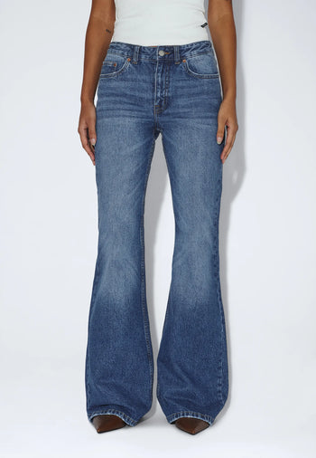 2610112L79_DrDenim_ElbaMidBootcut_BayMidFadeWorn_main_W3_1