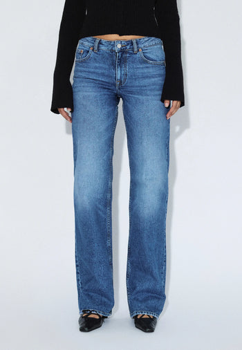 2610113L53_DrDenim_AddyMidStraight_BayMidFade_Main_W3_1