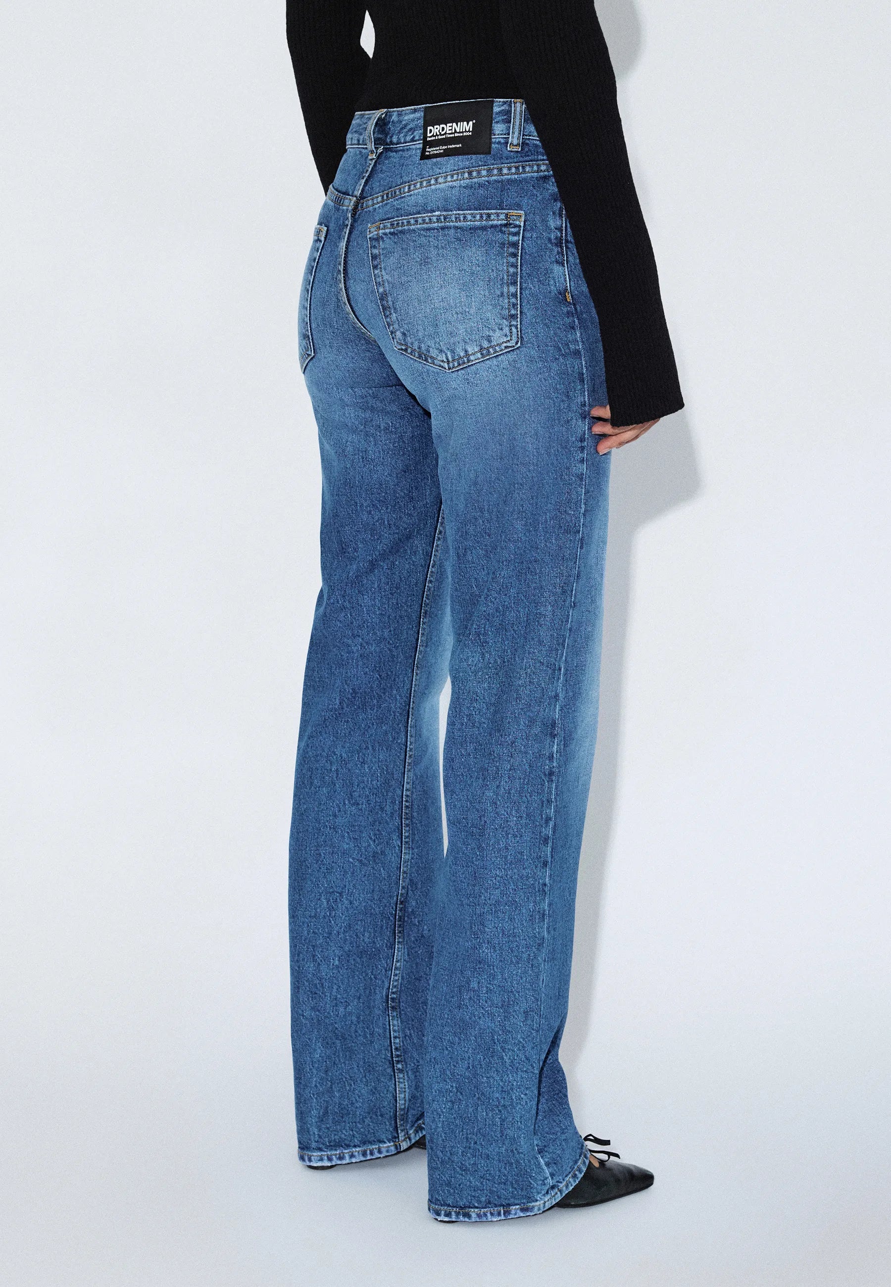 2610113L53_DrDenim_AddyMidStraight_BayMidFade_Main_W4_1