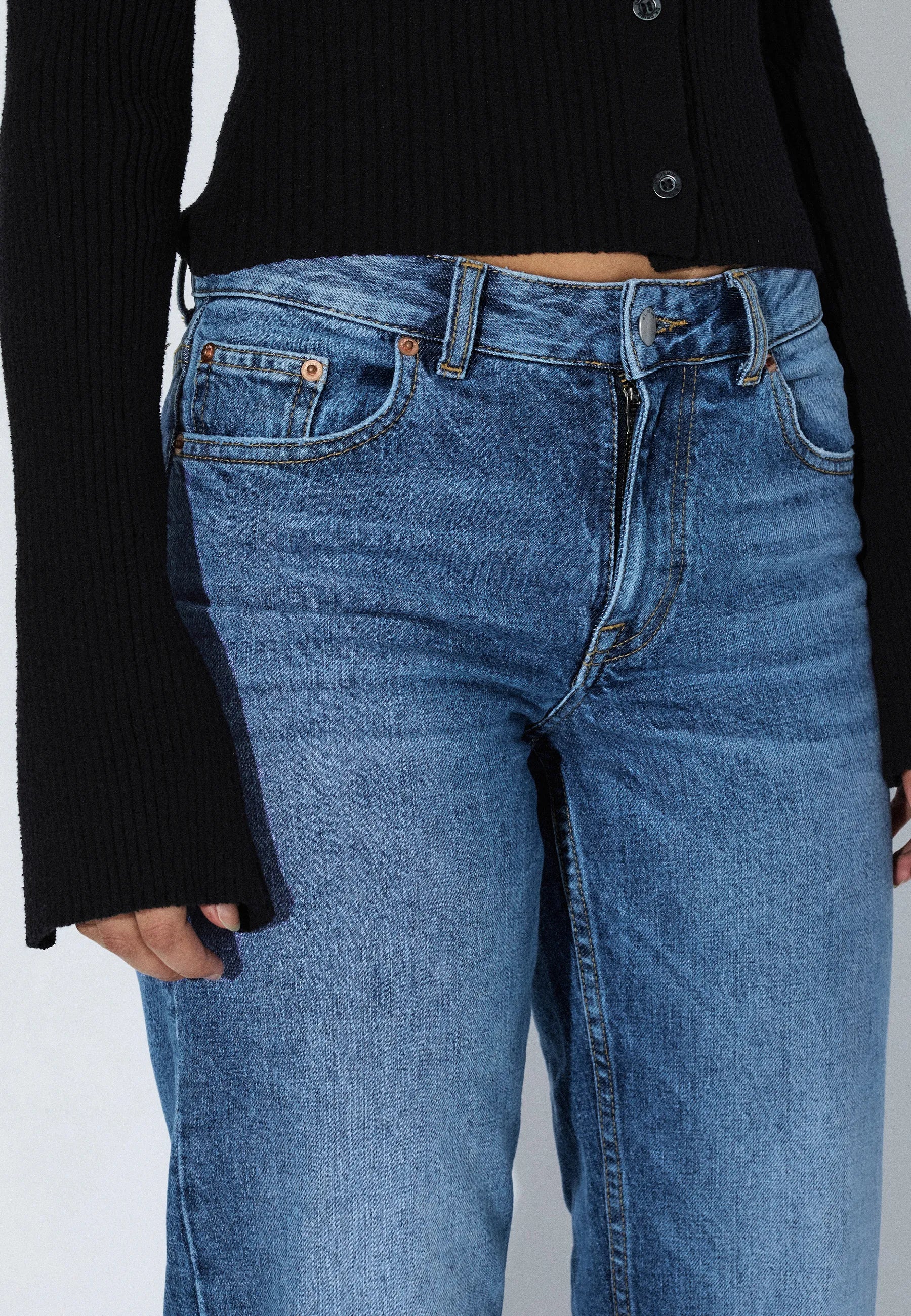 2610113L53_DrDenim_AddyMidStraight_BayMidFade_Main_W5_1