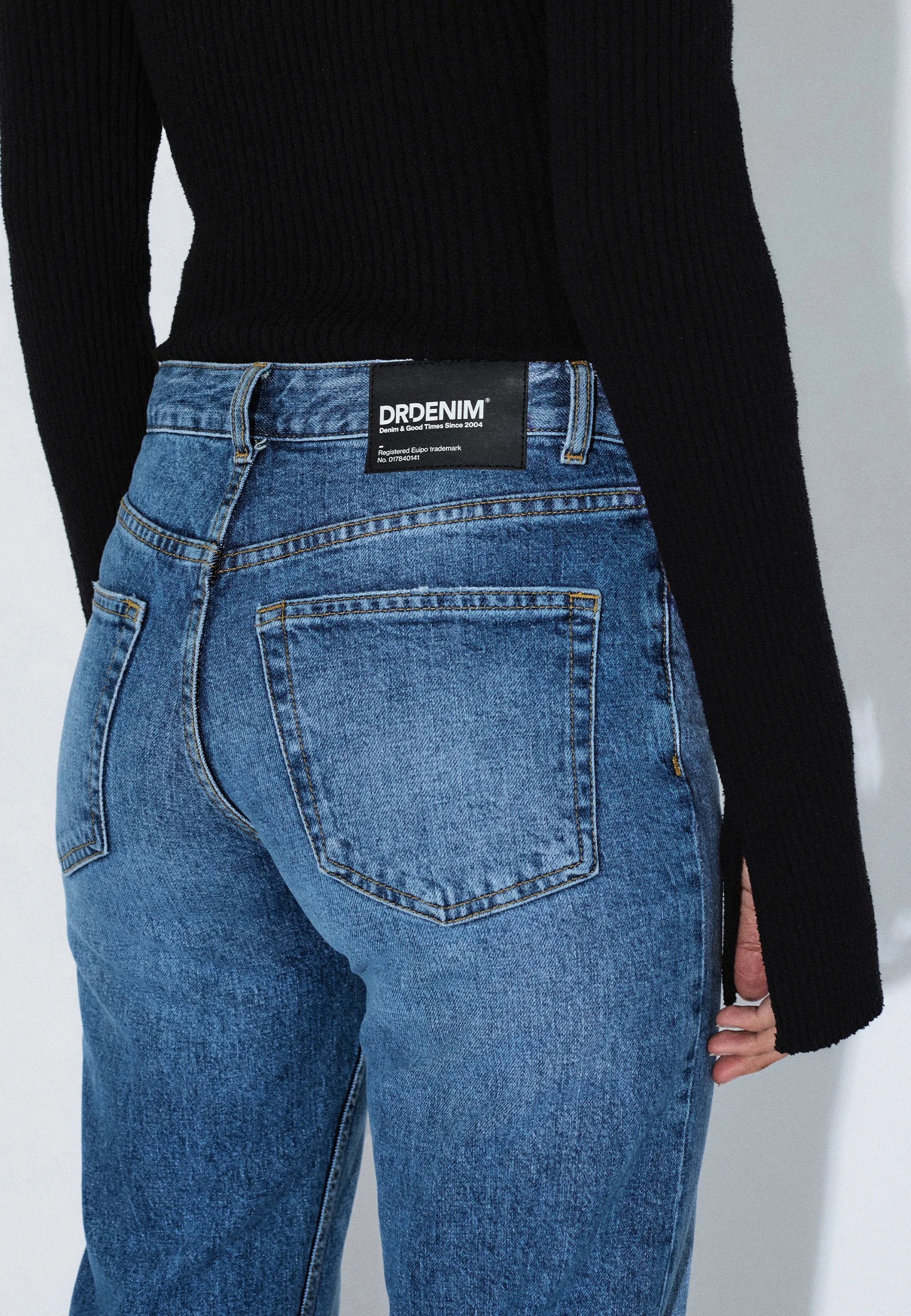 2610113L53_DrDenim_AddyMidStraight_BayMidFade_Main_W5_2