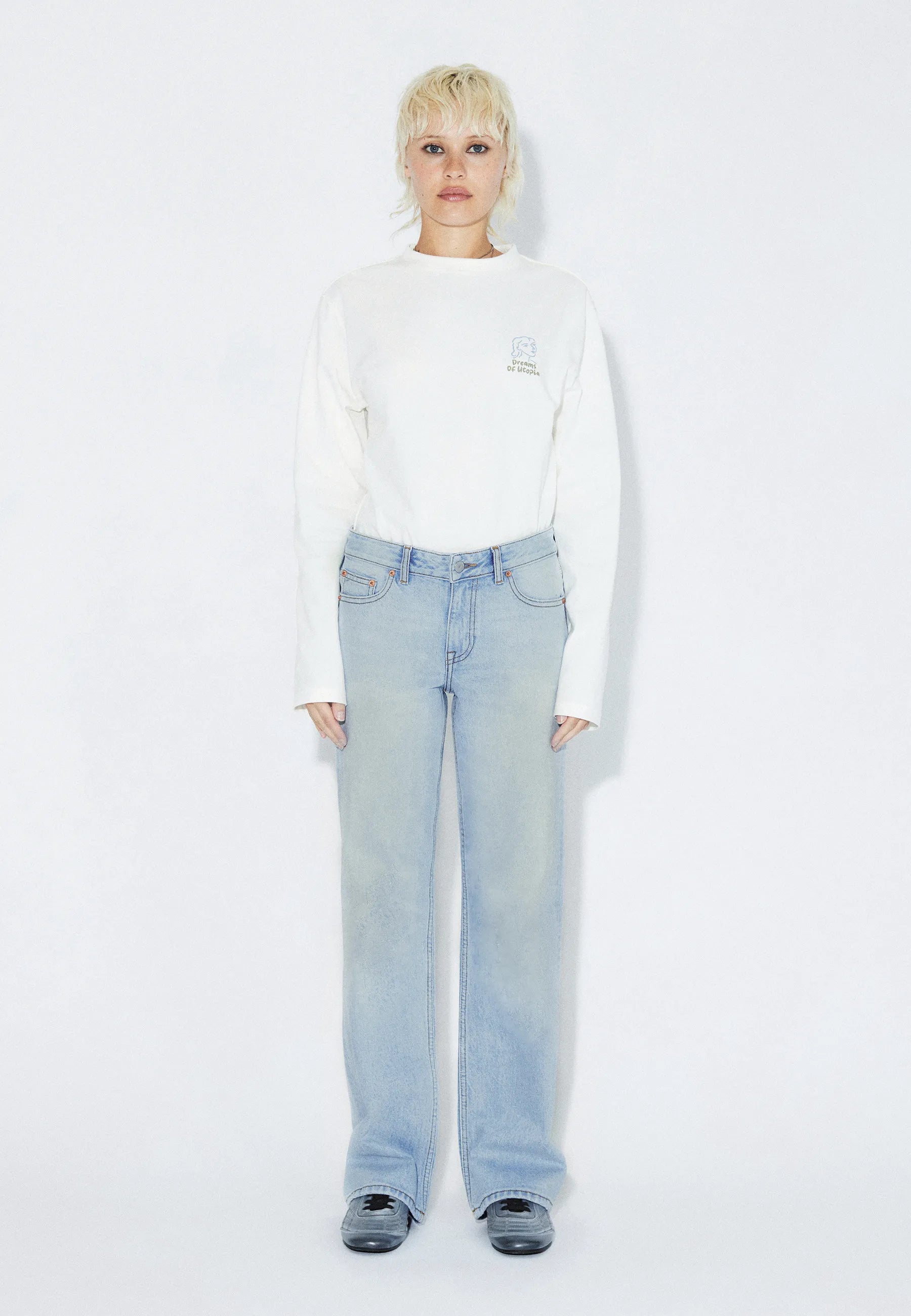 2610113L55_DrDenim_AddyMidStraight_BayLightUsedVintage_Main_W1_1