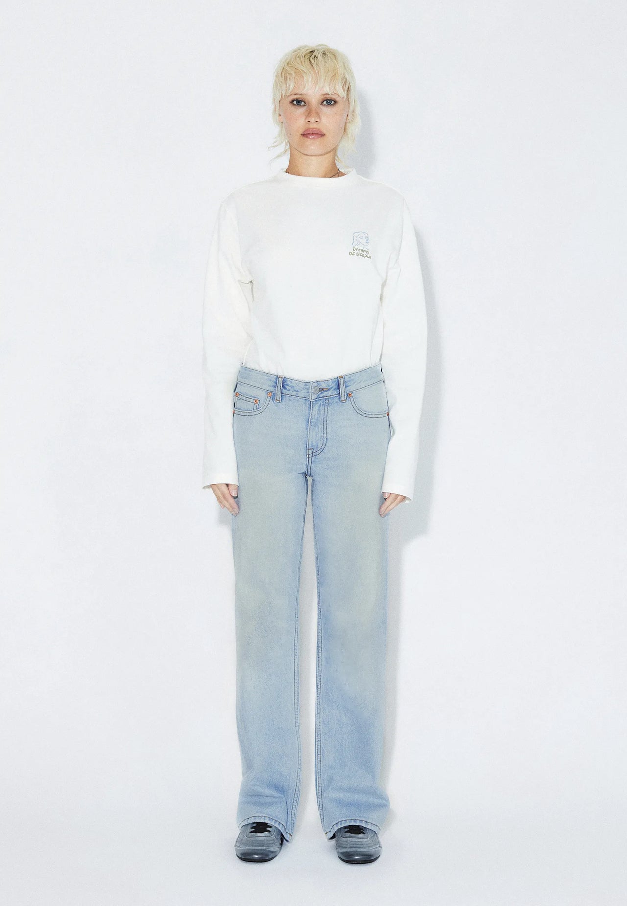 2610113L55_DrDenim_AddyMidStraight_BayLightUsedVintage_Main_W1_1