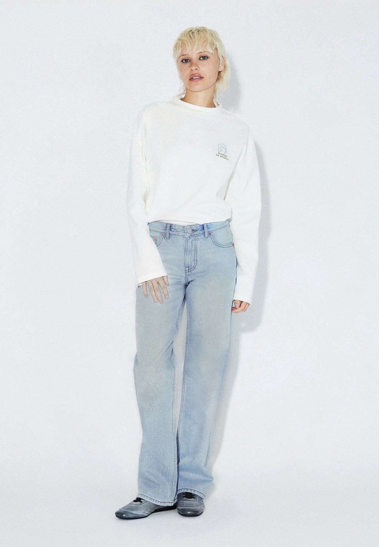 2610113L55_DrDenim_AddyMidStraight_BayLightUsedVintage_Main_W1_2