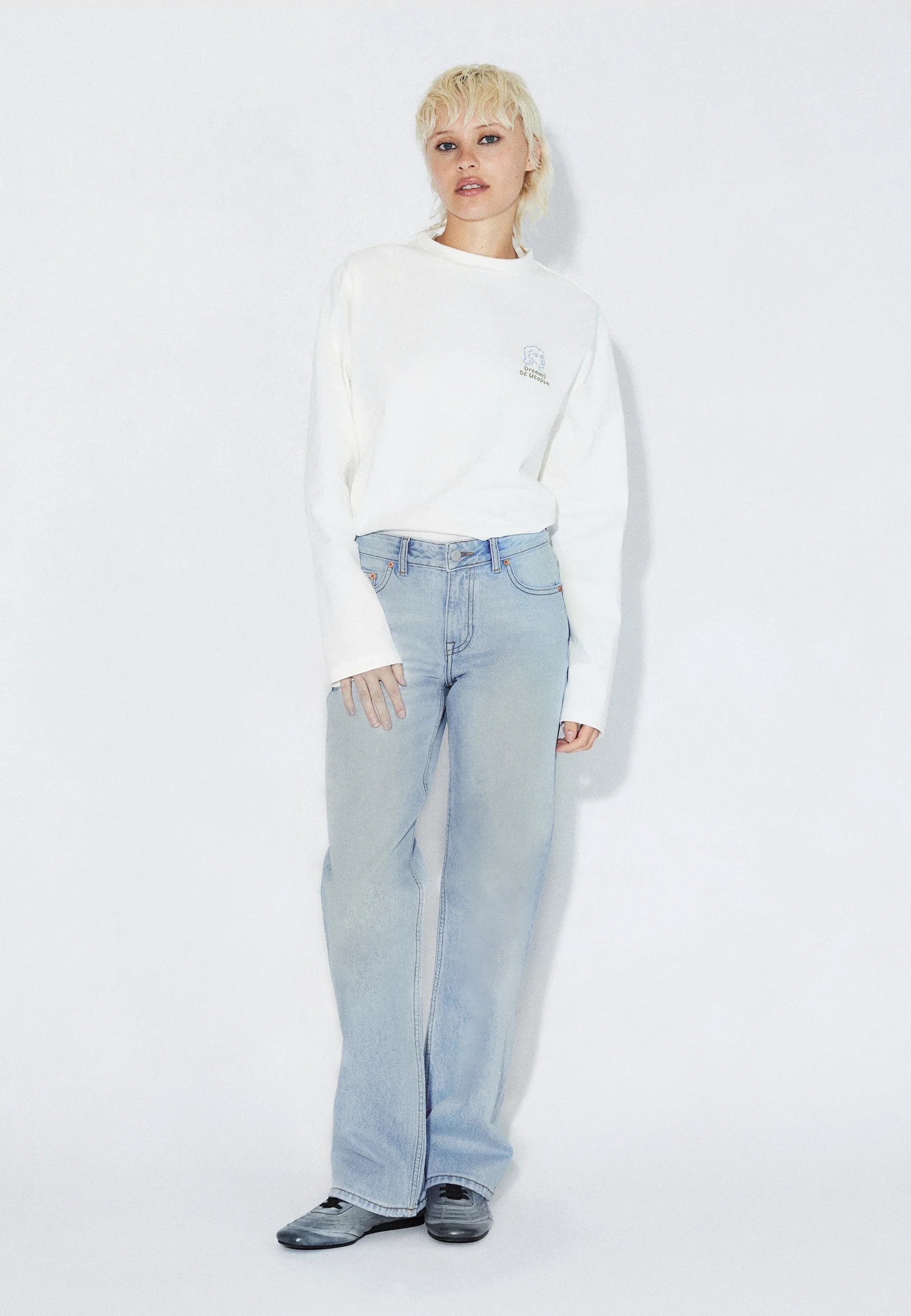 2610113L55_DrDenim_AddyMidStraight_BayLightUsedVintage_Main_W1_2