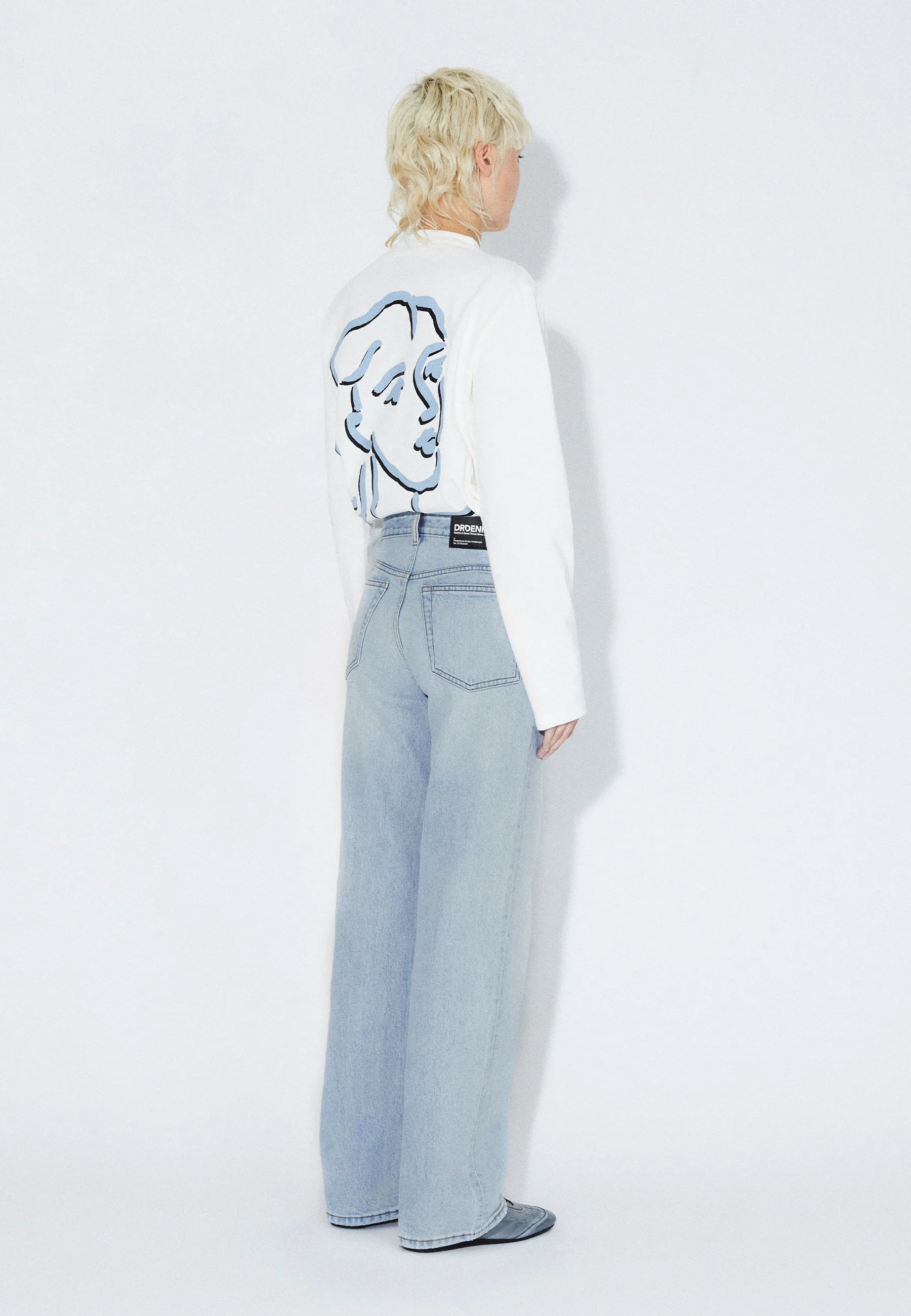 2610113L55_DrDenim_AddyMidStraight_BayLightUsedVintage_Main_W2_1