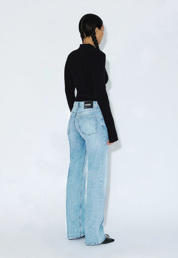 2610113L55_DrDenim_AddyMidStraight_BayLightUsedVintage_Main_W2_12