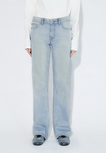 2610113L55_DrDenim_AddyMidStraight_BayLightUsedVintage_Main_W3_1