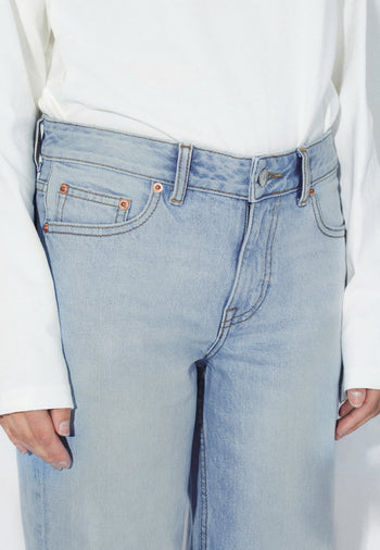 2610113L55_DrDenim_AddyMidStraight_BayLightUsedVintage_Main_W5_1