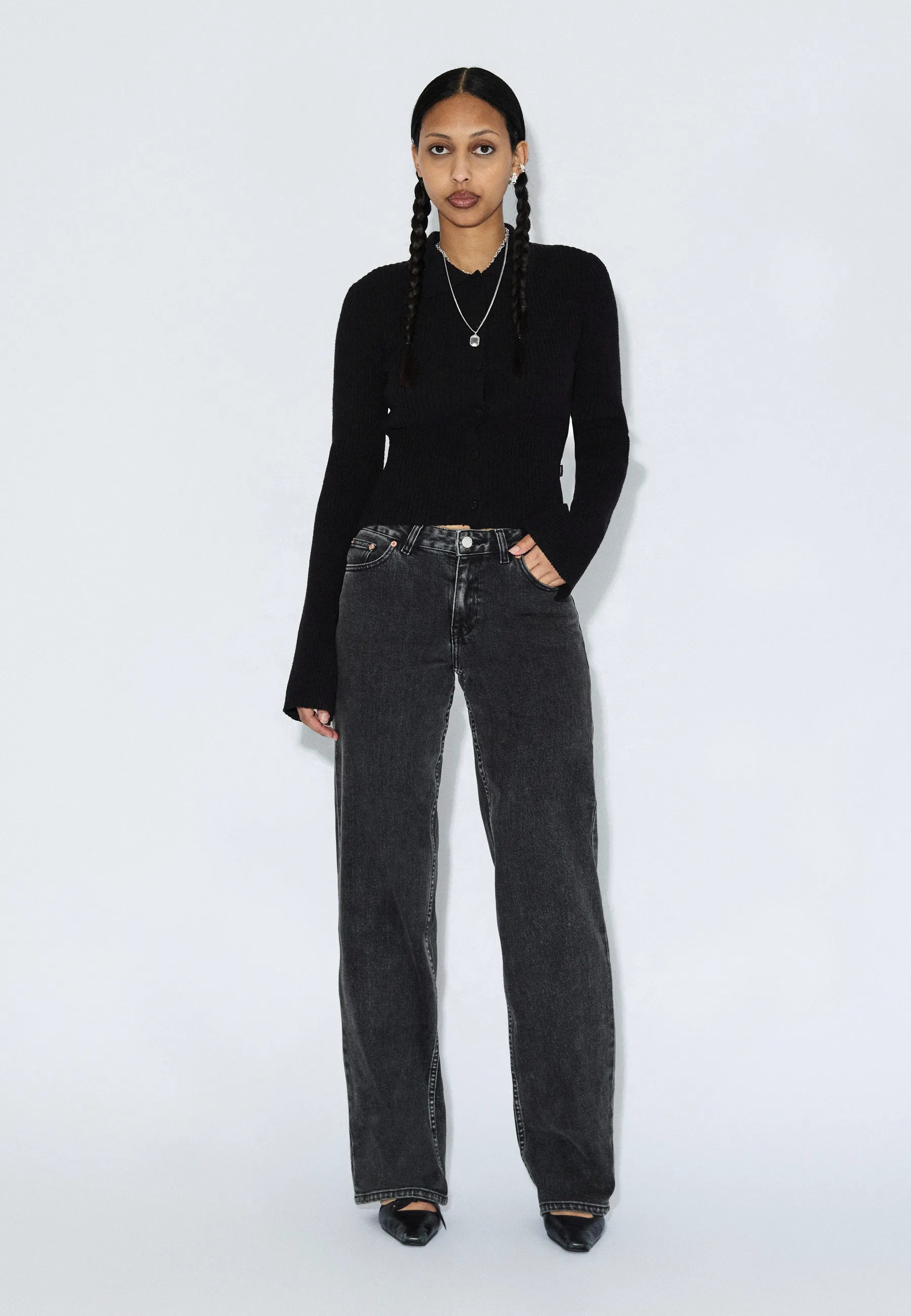 2610113L62_DrDenim_AddyMidStraight_TarAgedBlack_Main_W1_1