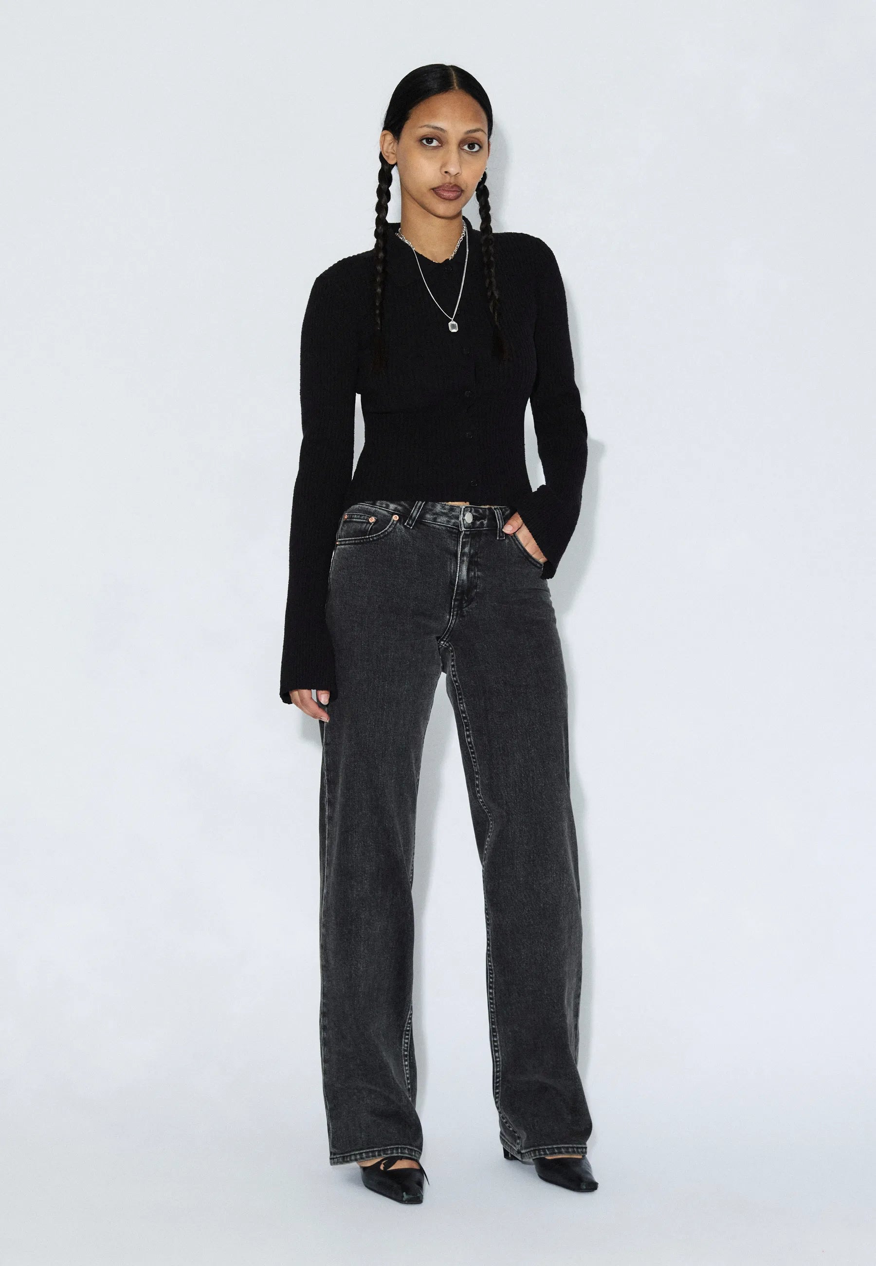 2610113L62_DrDenim_AddyMidStraight_TarAgedBlack_Main_W1_3