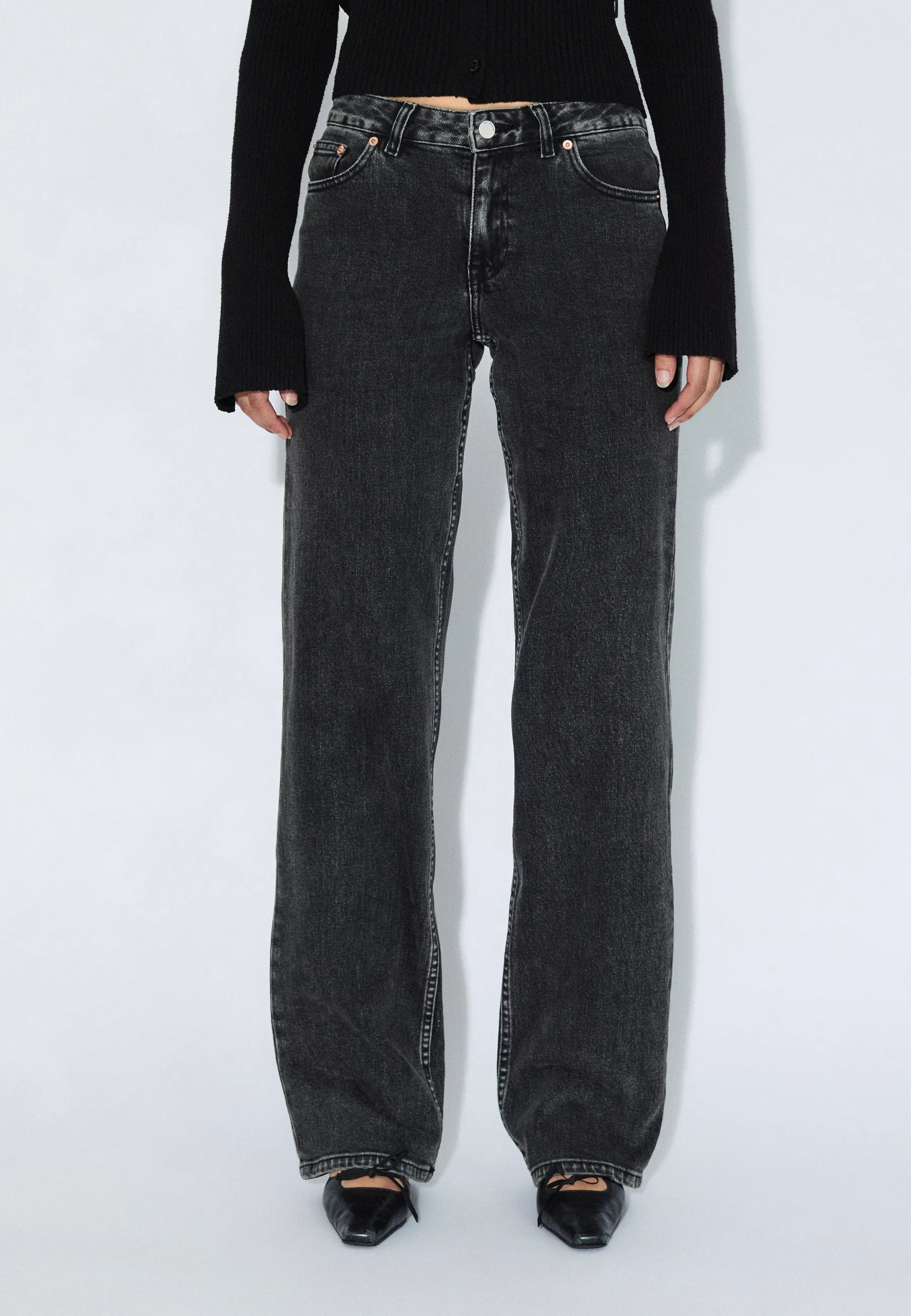 2610113L62_DrDenim_AddyMidStraight_TarAgedBlack_Main_W3_1