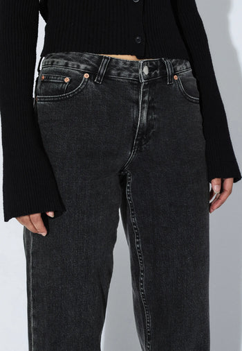 2610113L62_DrDenim_AddyMidStraight_TarAgedBlack_Main_W5_1