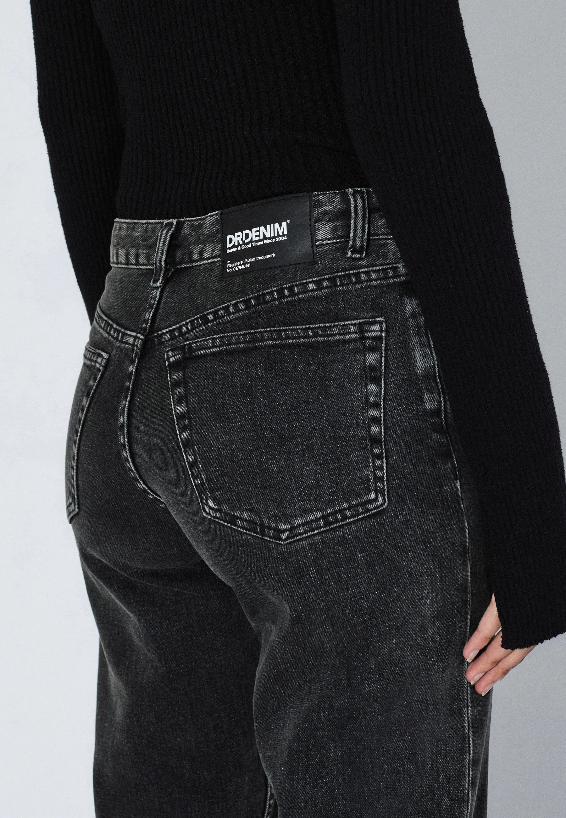 2610113L62_DrDenim_AddyMidStraight_TarAgedBlack_Main_W5_2