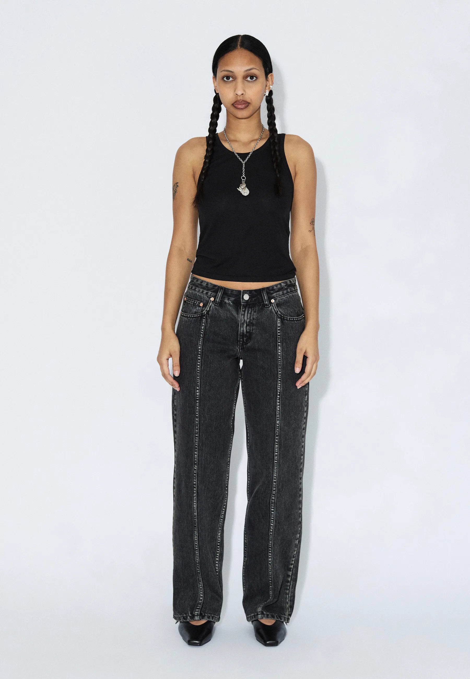 2610114V60_DrDenim_NikaMidStraightWorker_AgedBlack_Main_W1_1