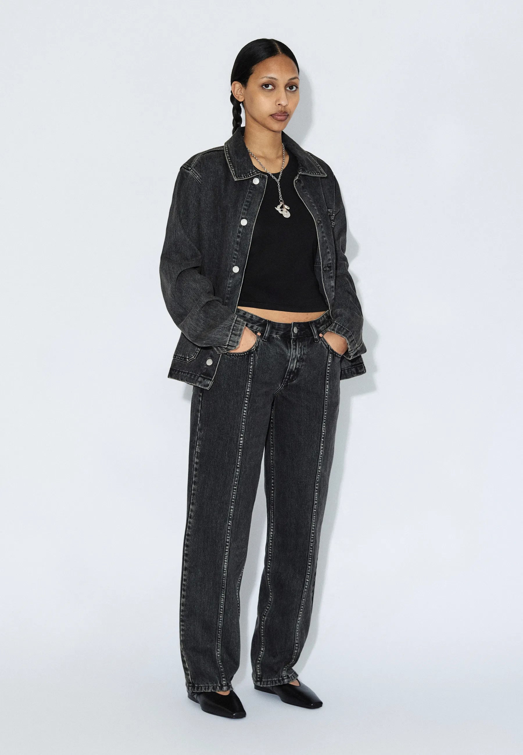 2610114V60_DrDenim_NikaMidStraightWorker_AgedBlack_Main_W1_3