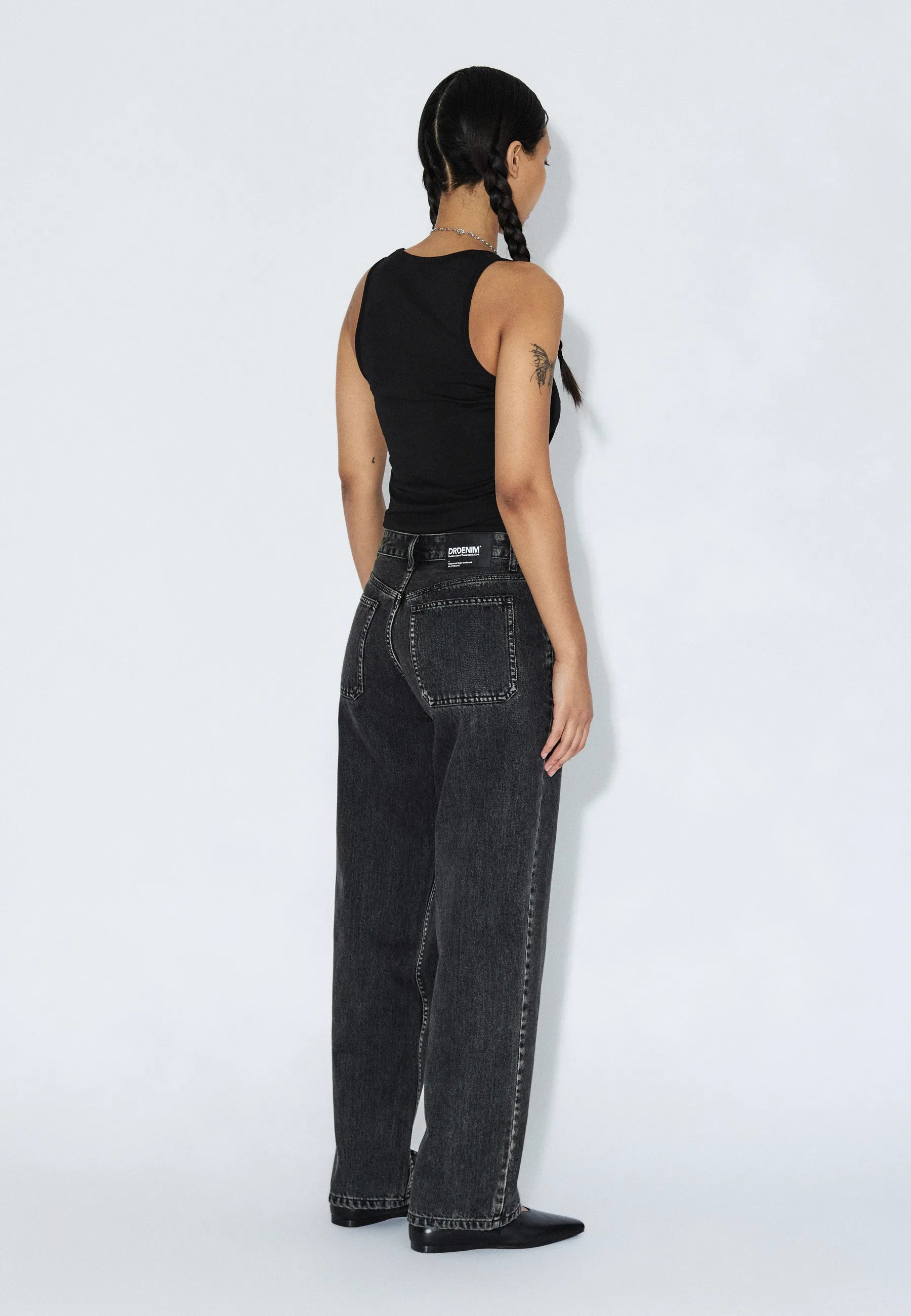 2610114V60_DrDenim_NikaMidStraightWorker_AgedBlack_Main_W2_1