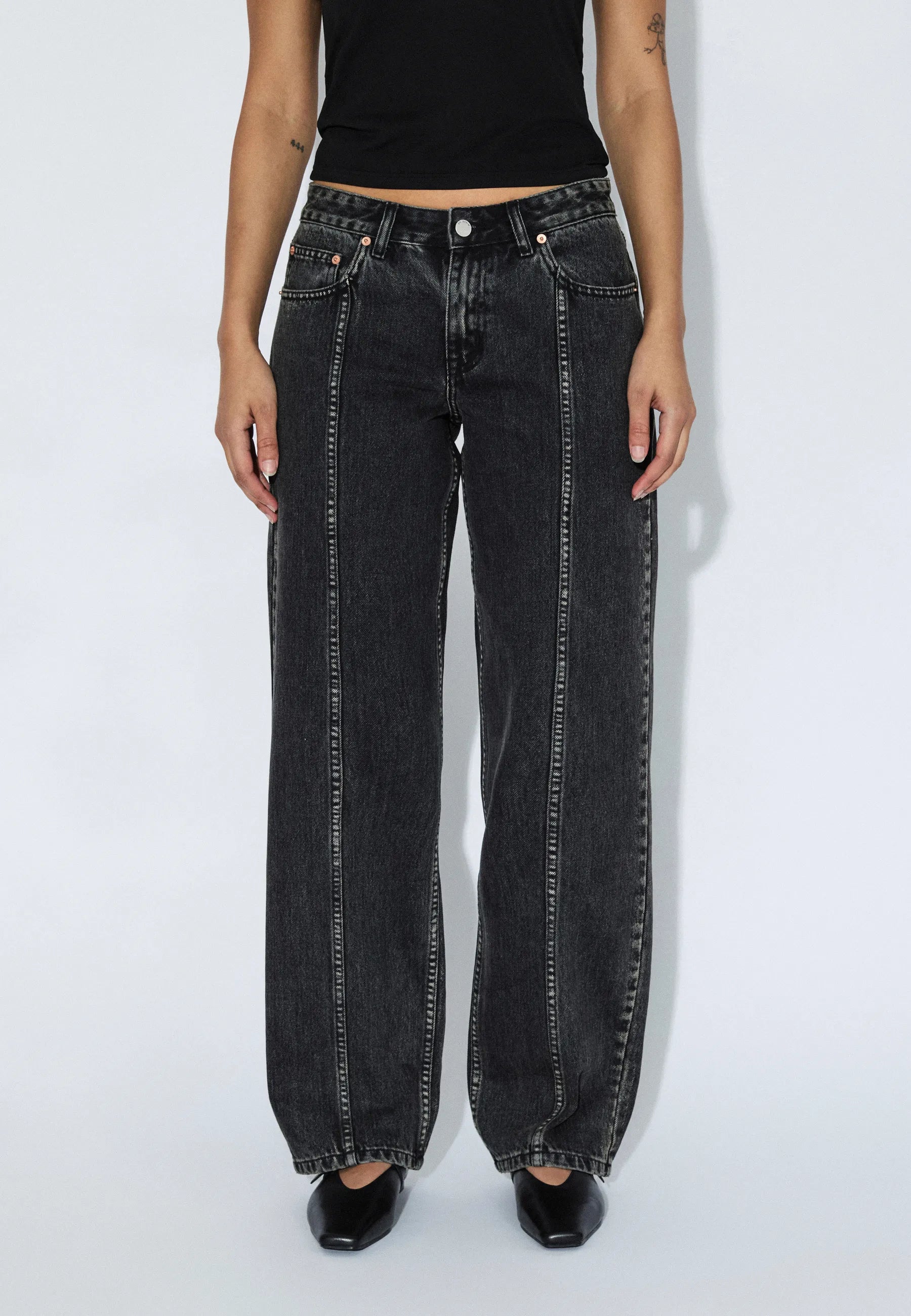 2610114V60_DrDenim_NikaMidStraightWorker_AgedBlack_Main_W3_1