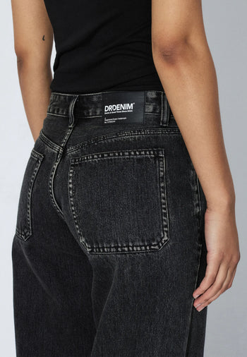 2610114V60_DrDenim_NikaMidStraightWorker_AgedBlack_Main_W5_2