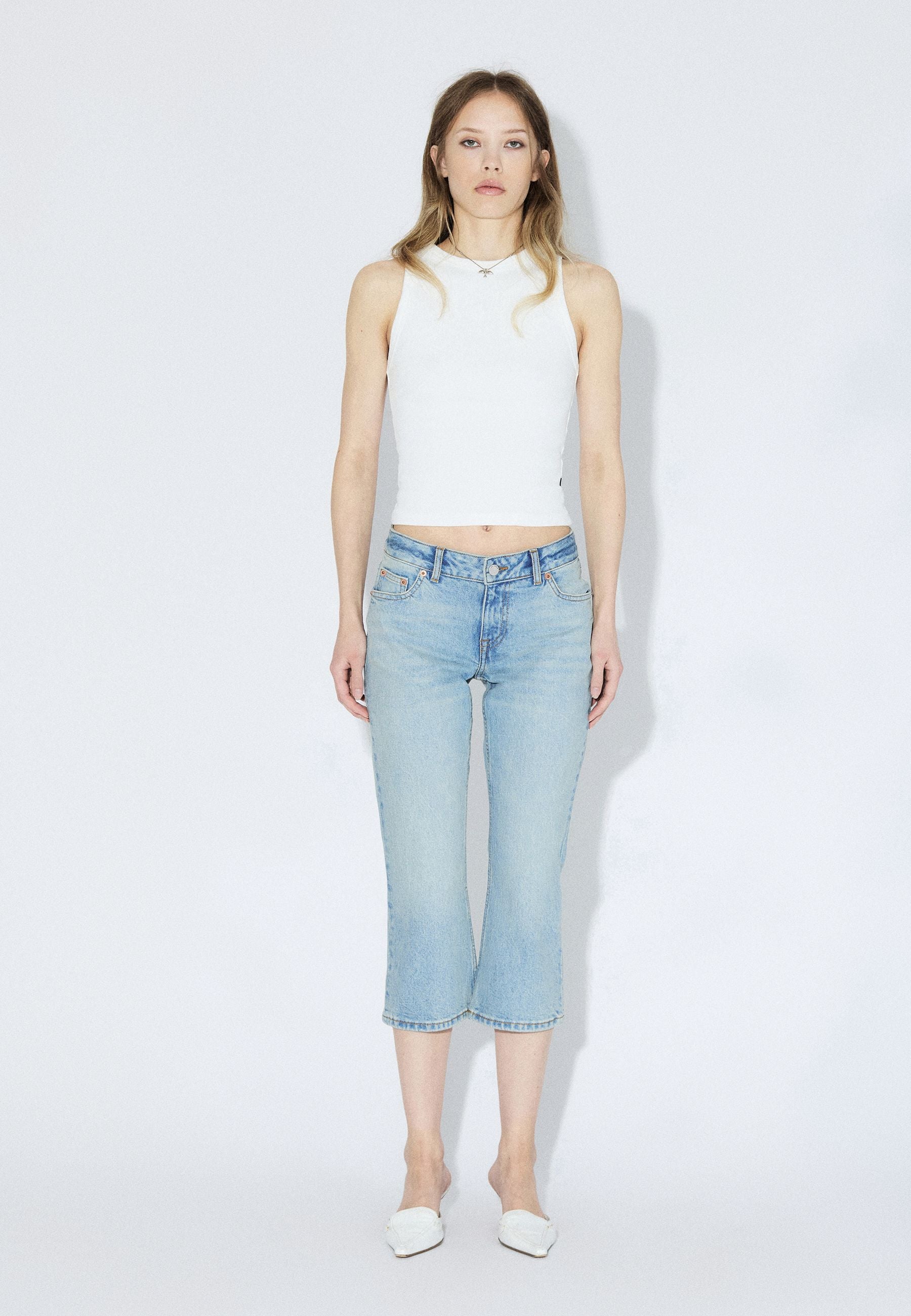 2610116L55_DrDenim_KayaLowCapri_BayLightUsedVintage_Main_W1_1
