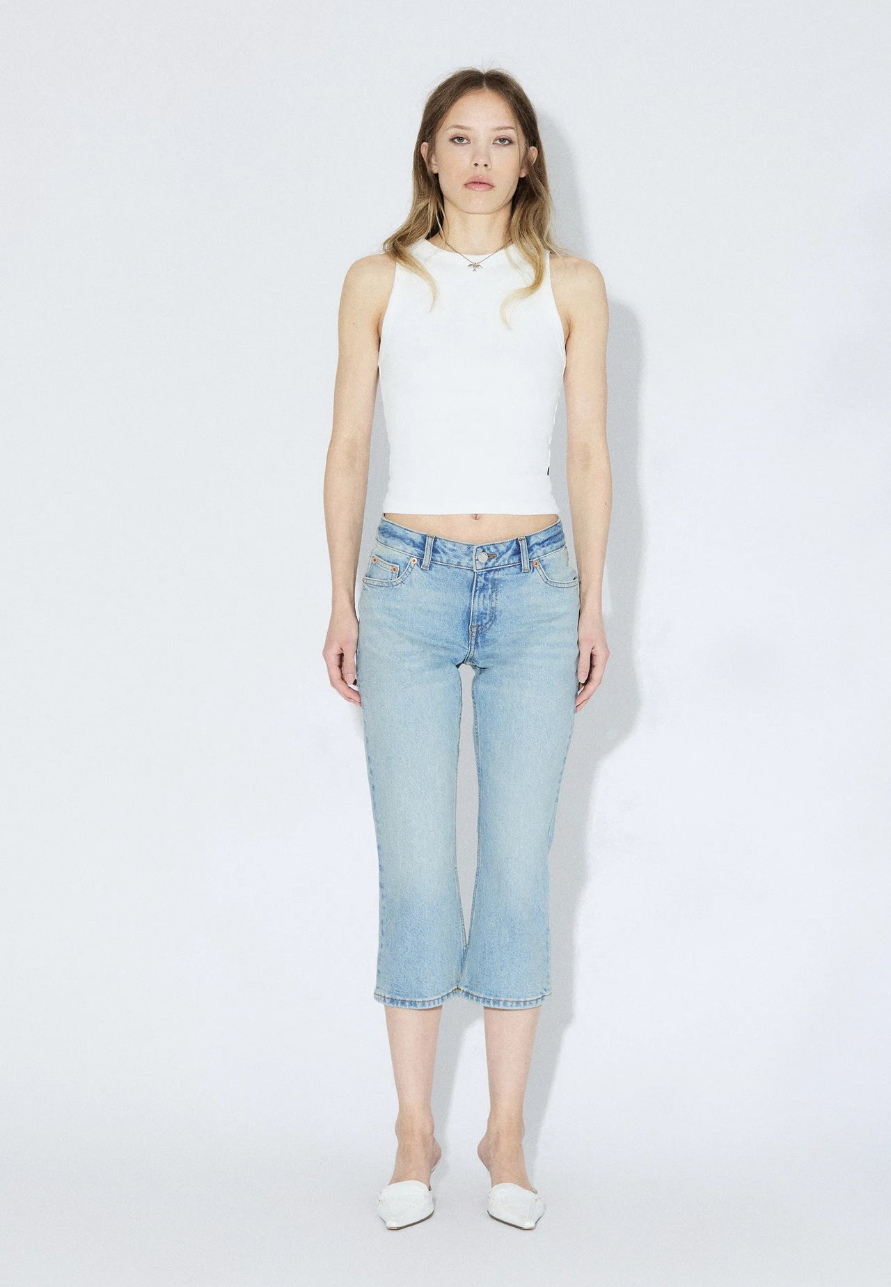 2610116L55_DrDenim_KayaLowCapri_BayLightUsedVintage_Main_W1_2
