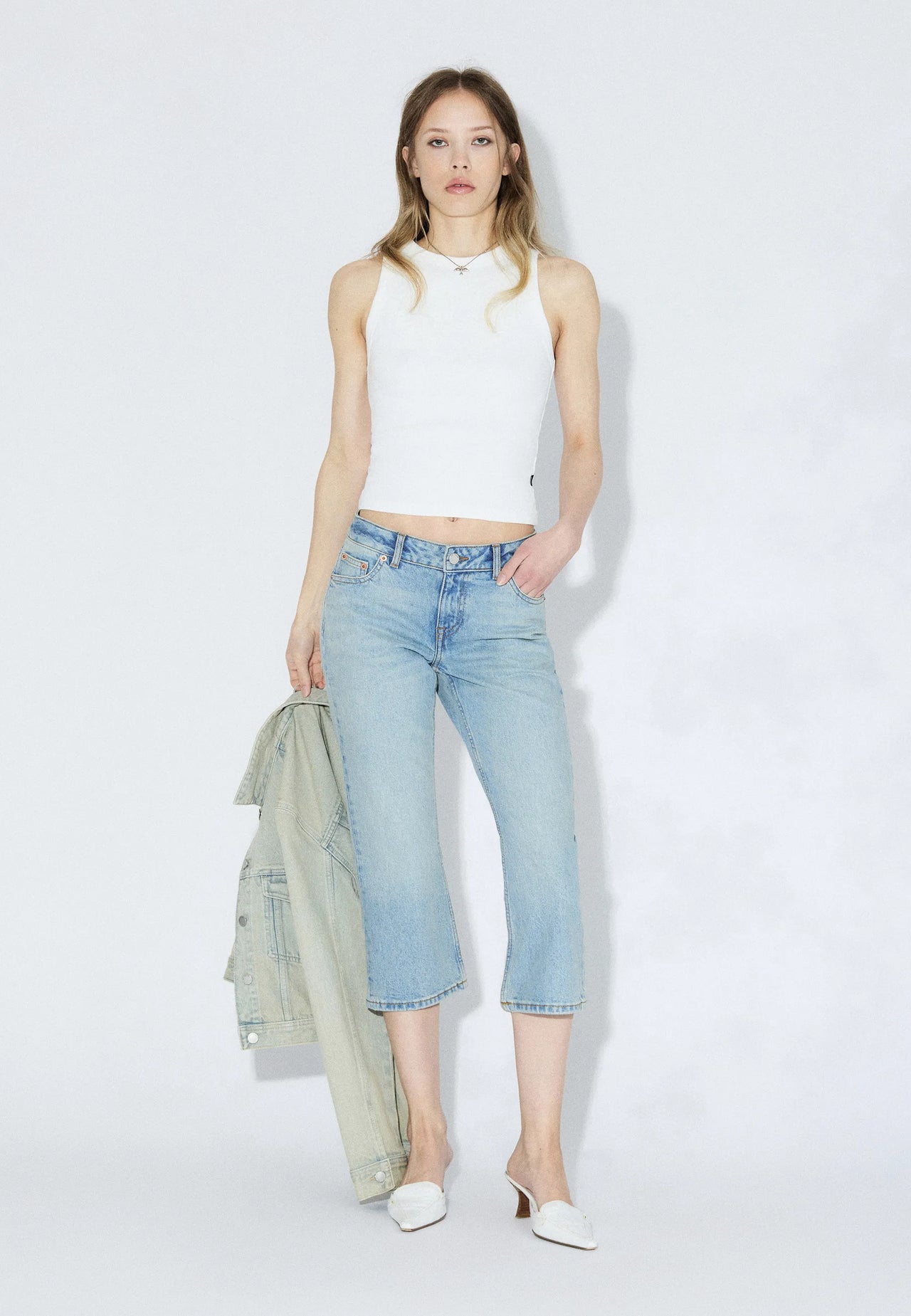 2610116L55_DrDenim_KayaLowCapri_BayLightUsedVintage_Main_W1_2