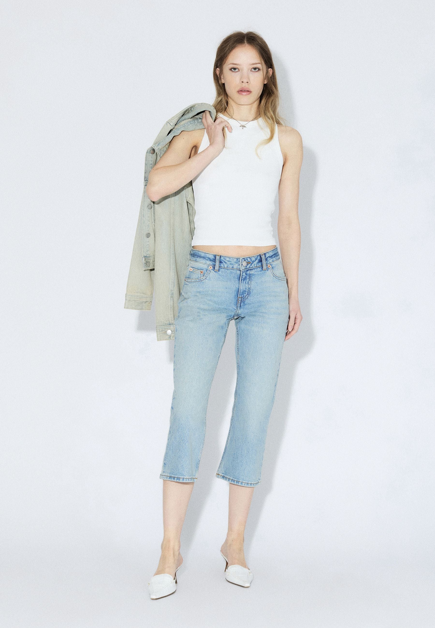 2610116L55_DrDenim_KayaLowCapri_BayLightUsedVintage_Main_W1_3