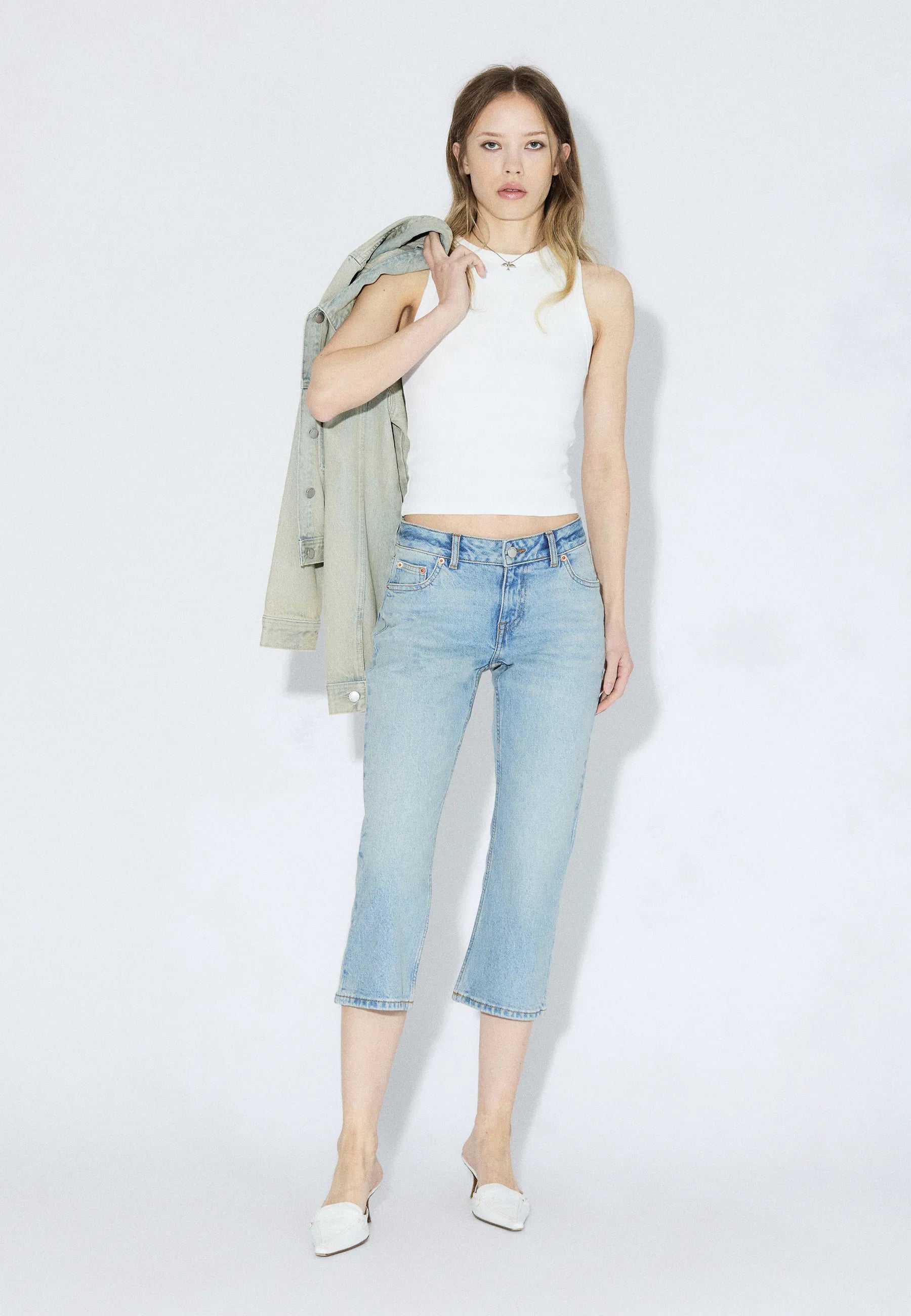 2610116L55_DrDenim_KayaLowCapri_BayLightUsedVintage_Main_W1_3