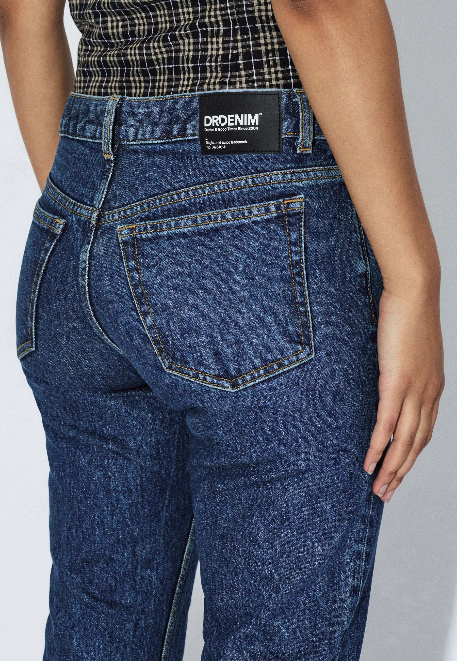 2610116L71_DrDenim_KayaLowCapri_BayDarkRetroVintage_Main_W5_2