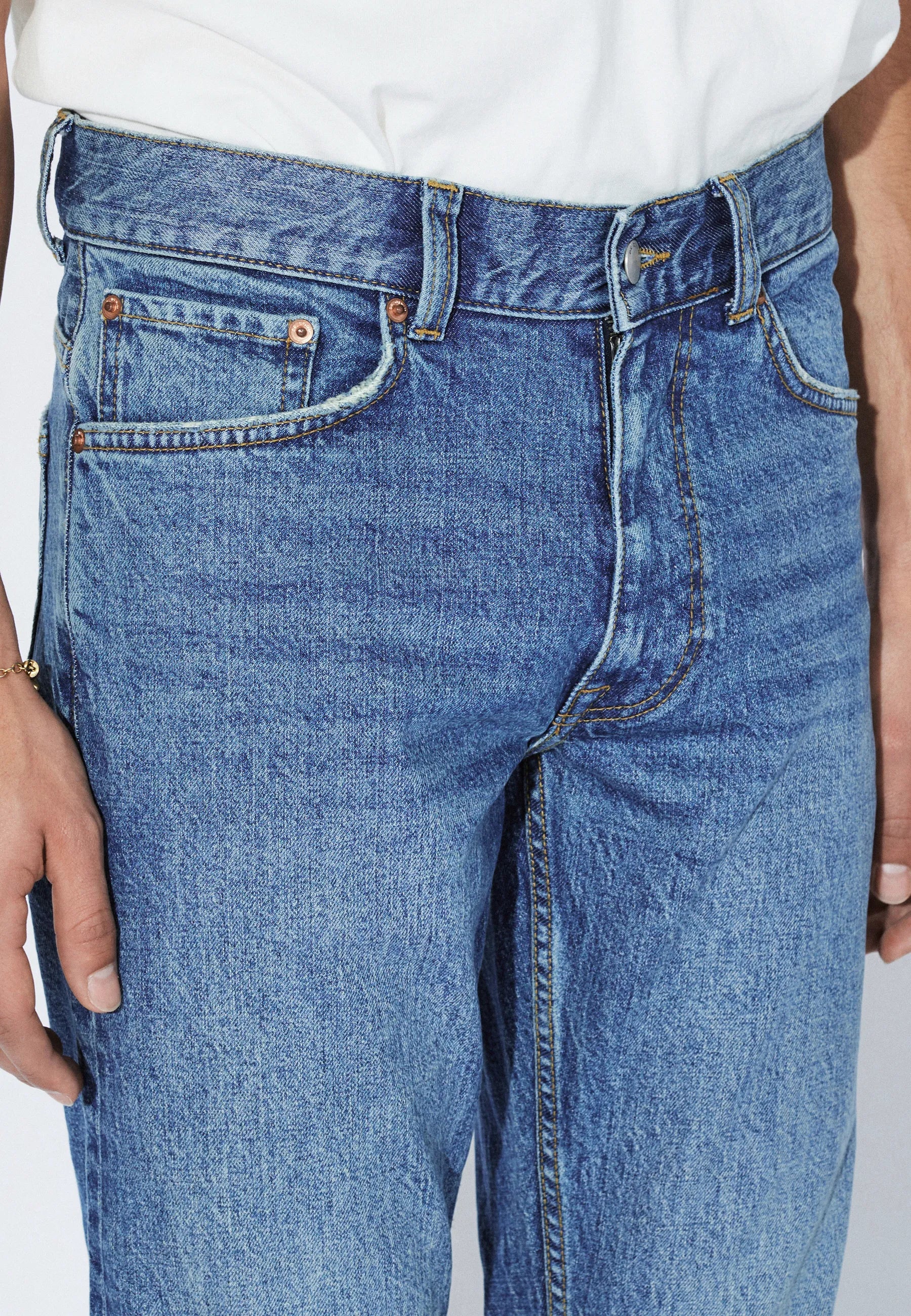 2610117L44_DrDenim_PypeSlim_BayMidUsed_Main_M5_1