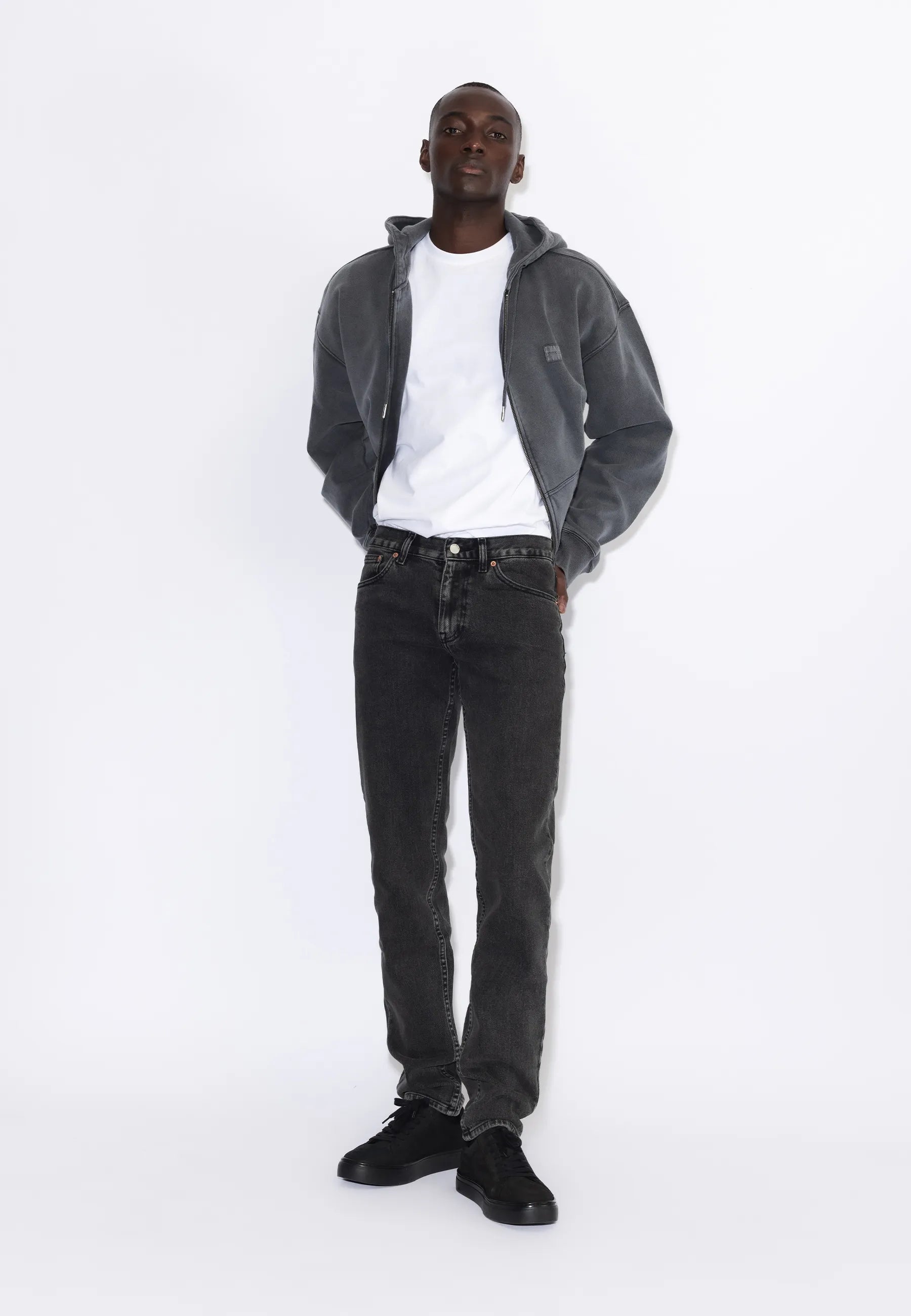 2610117L62_DrDenim_PypeSlim_TarAgedBlack_Main_M1_1