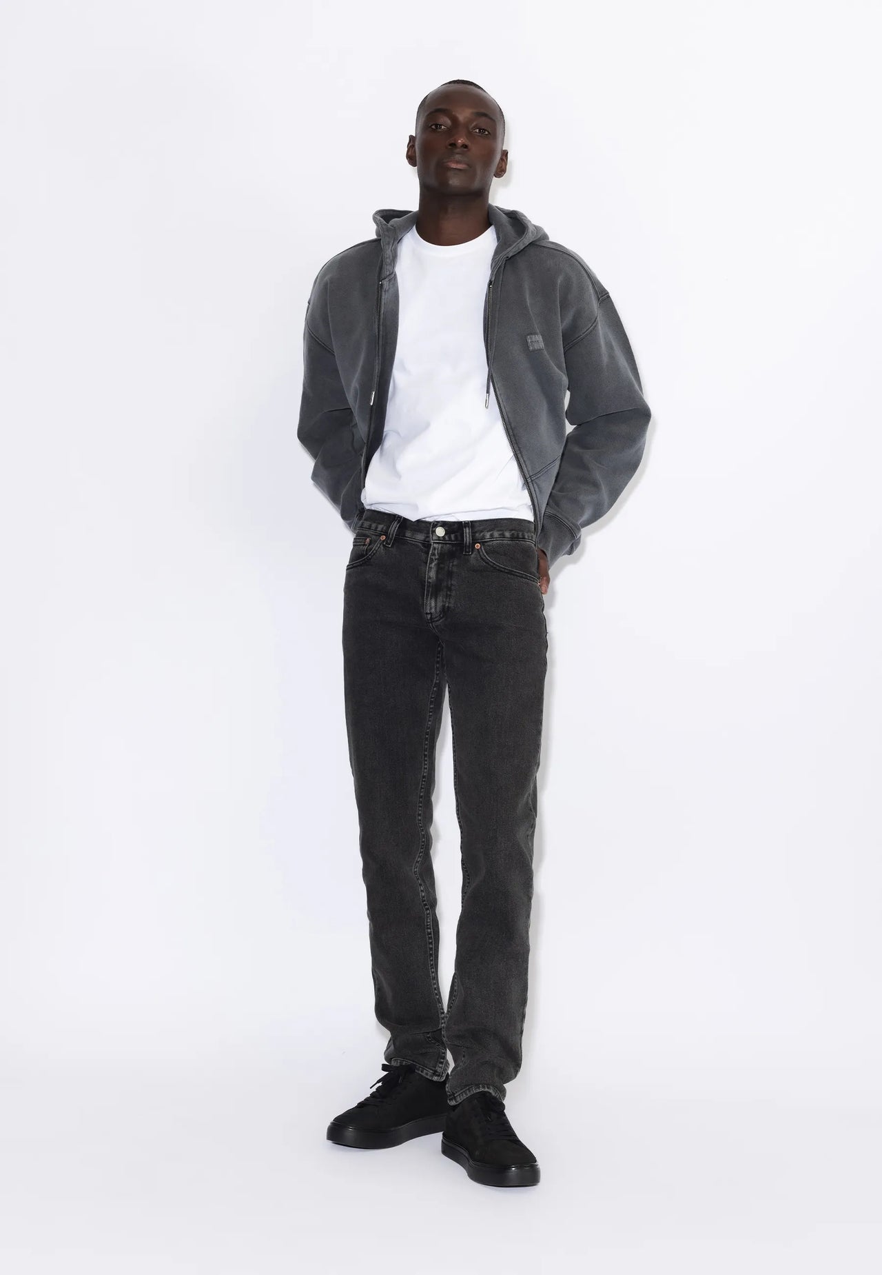 2610117L62_DrDenim_PypeSlim_TarAgedBlack_Main_M1_1